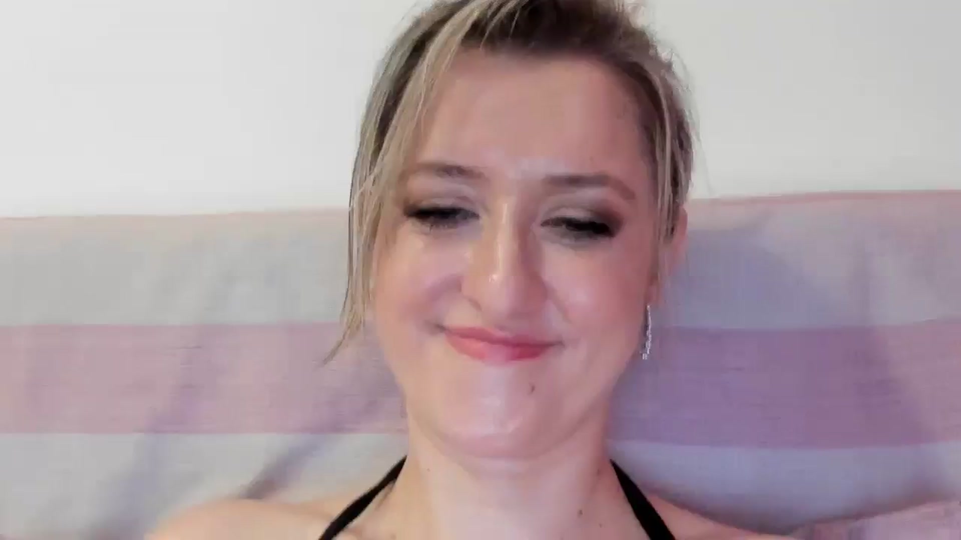 Gallery image thumbnail from BestDream's myfreecams stream on, 08/16/2025, 08:33 image 1 of 20
