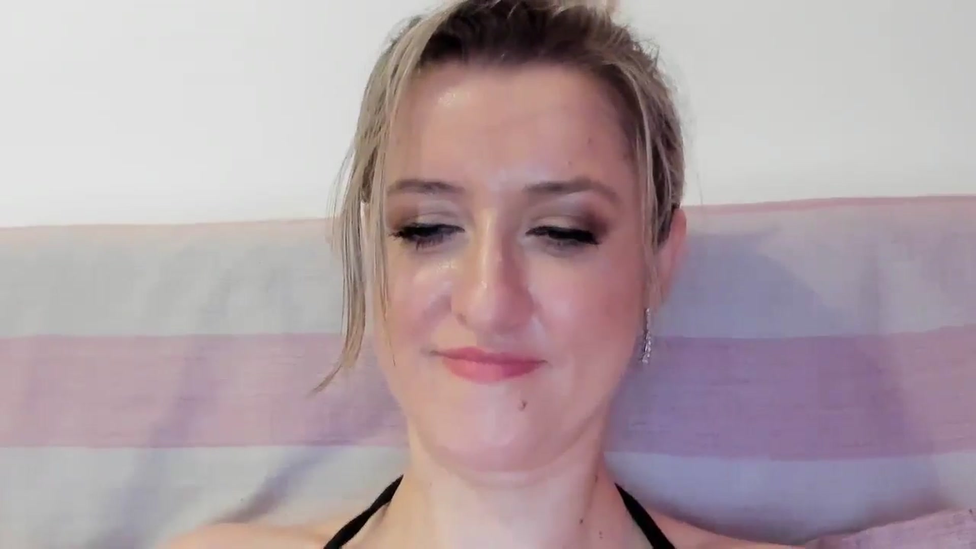 Gallery image thumbnail from BestDream's myfreecams stream on, 08/16/2025, 08:33 image 13 of 20