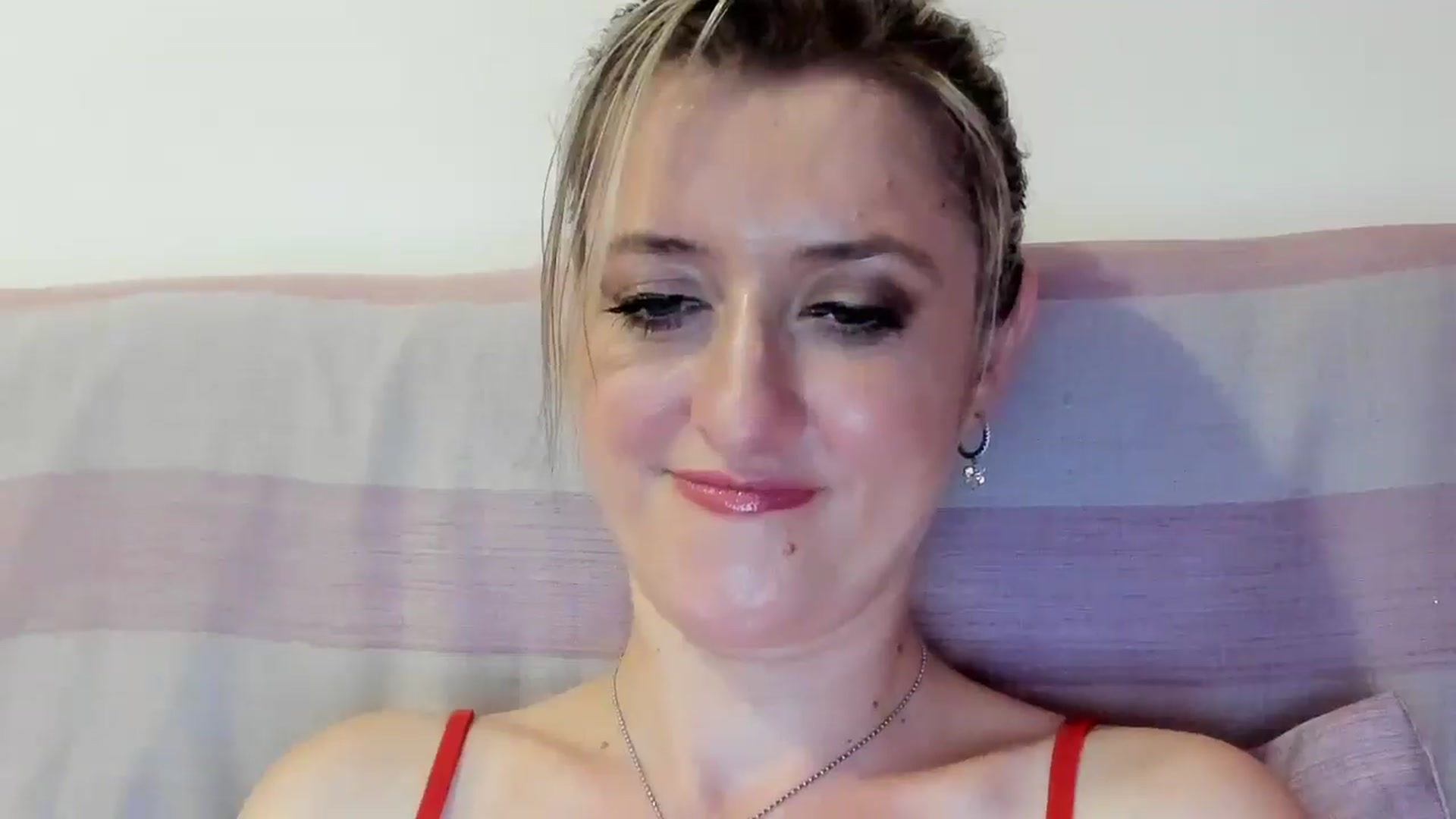 Gallery image thumbnail from BestDream's myfreecams stream on, 08/16/2025, 21:03 image 15 of 20