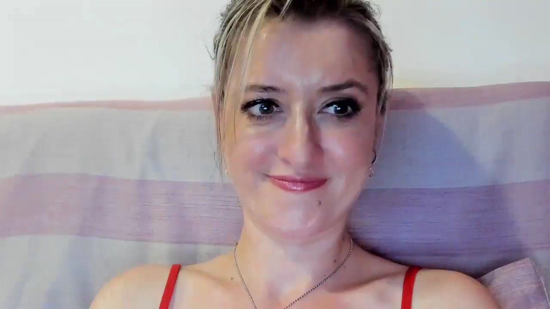 Gallery image thumbnail from BestDream's myfreecams stream on, 08/16/2025, 21:03 image 10 of 20