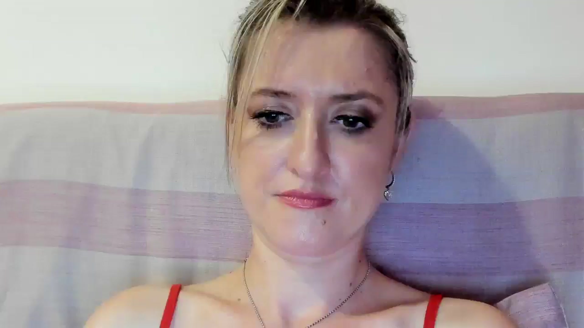 Gallery image thumbnail from BestDream's myfreecams stream on, 08/16/2025, 21:03 image 19 of 20