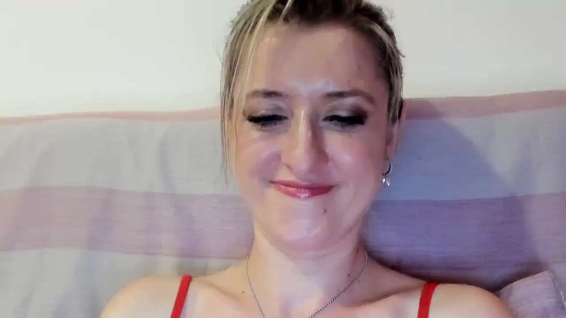 Gallery image thumbnail from BestDream's myfreecams stream on, 08/16/2025, 21:03 image 7 of 20