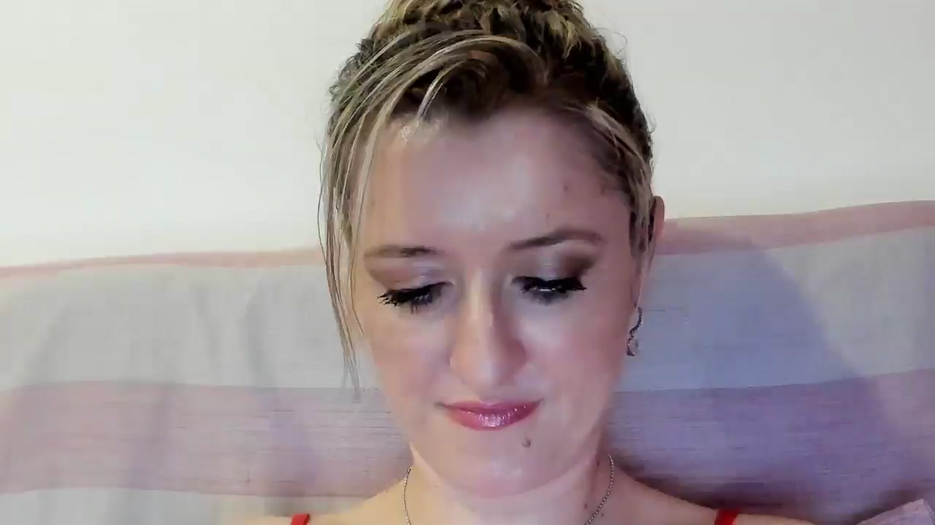 Gallery image thumbnail from BestDream's myfreecams stream on, 08/16/2025, 21:03 image 2 of 20