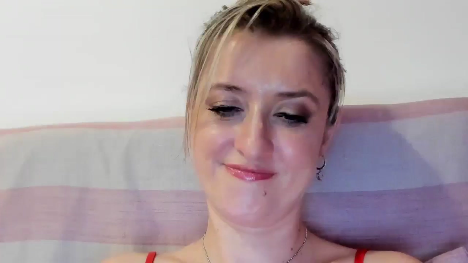 Gallery image thumbnail from BestDream's myfreecams stream on, 08/16/2025, 21:03 image 1 of 20