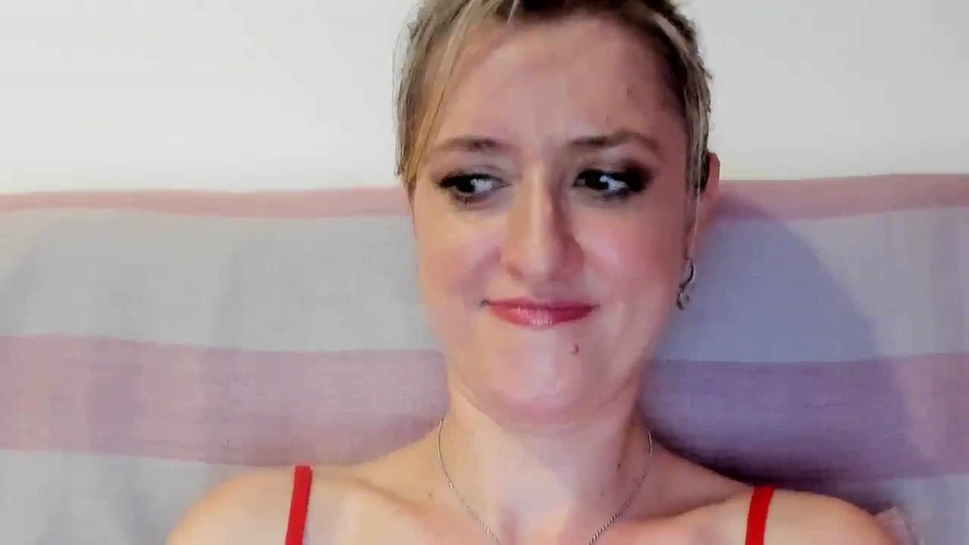 Gallery image thumbnail from BestDream's myfreecams stream on, 08/16/2025, 22:49 image 9 of 20