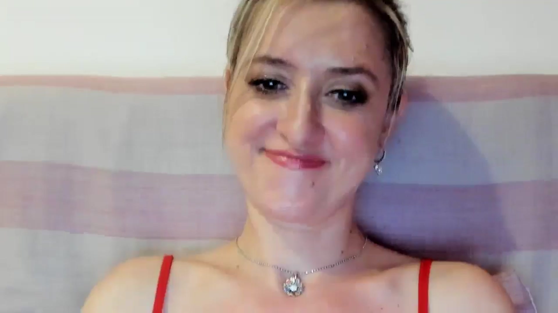 Gallery image thumbnail from BestDream's myfreecams stream on, 08/16/2025, 22:49 image 15 of 20