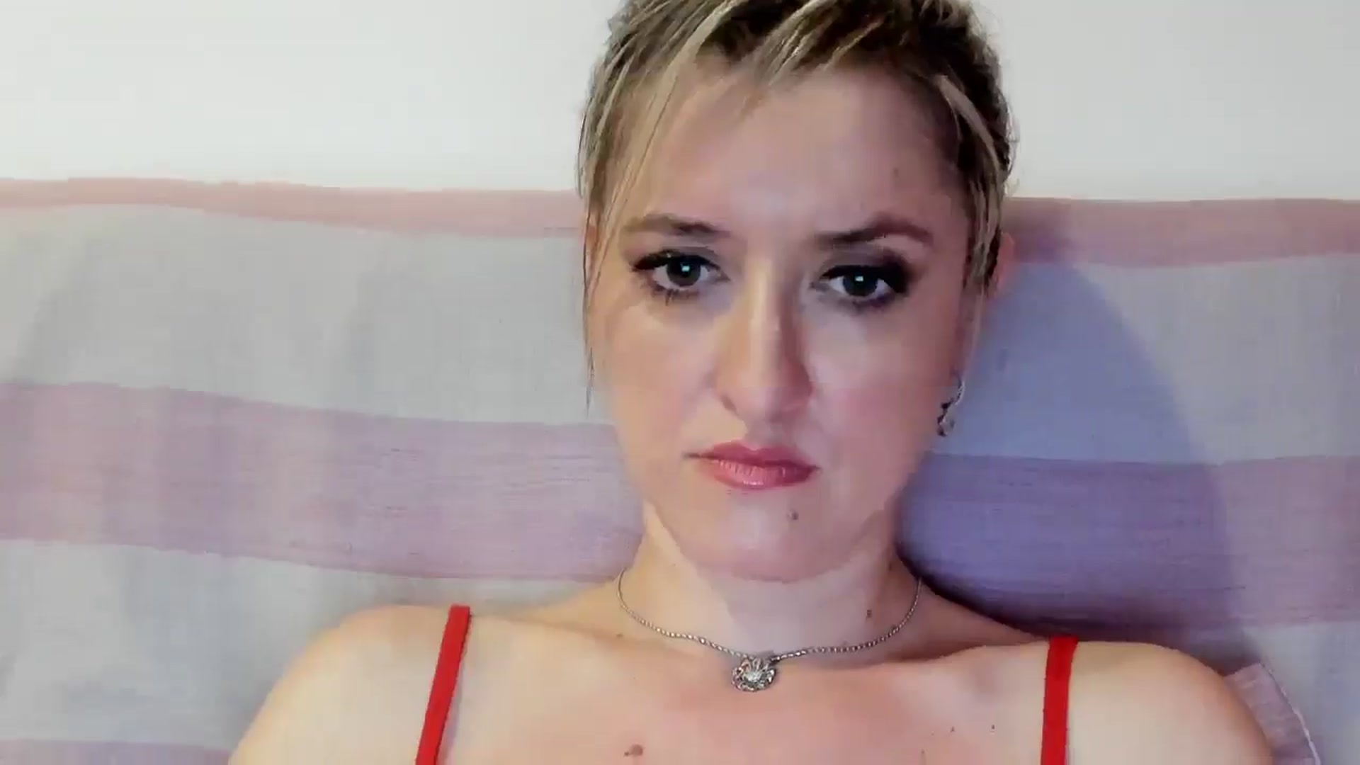 Gallery image thumbnail from BestDream's myfreecams stream on, 08/16/2025, 22:49 image 17 of 20