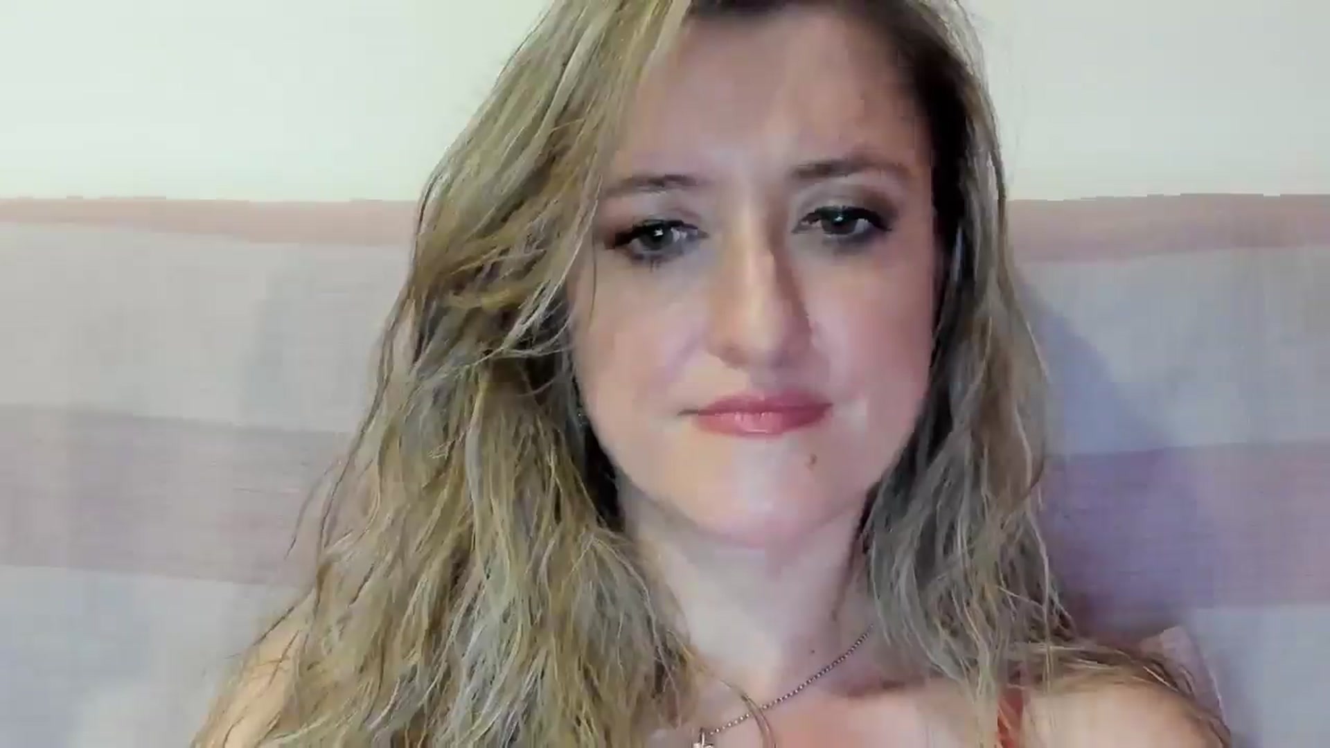 Gallery image thumbnail from BestDream's myfreecams stream on, 08/16/2025, 23:23 image 8 of 20