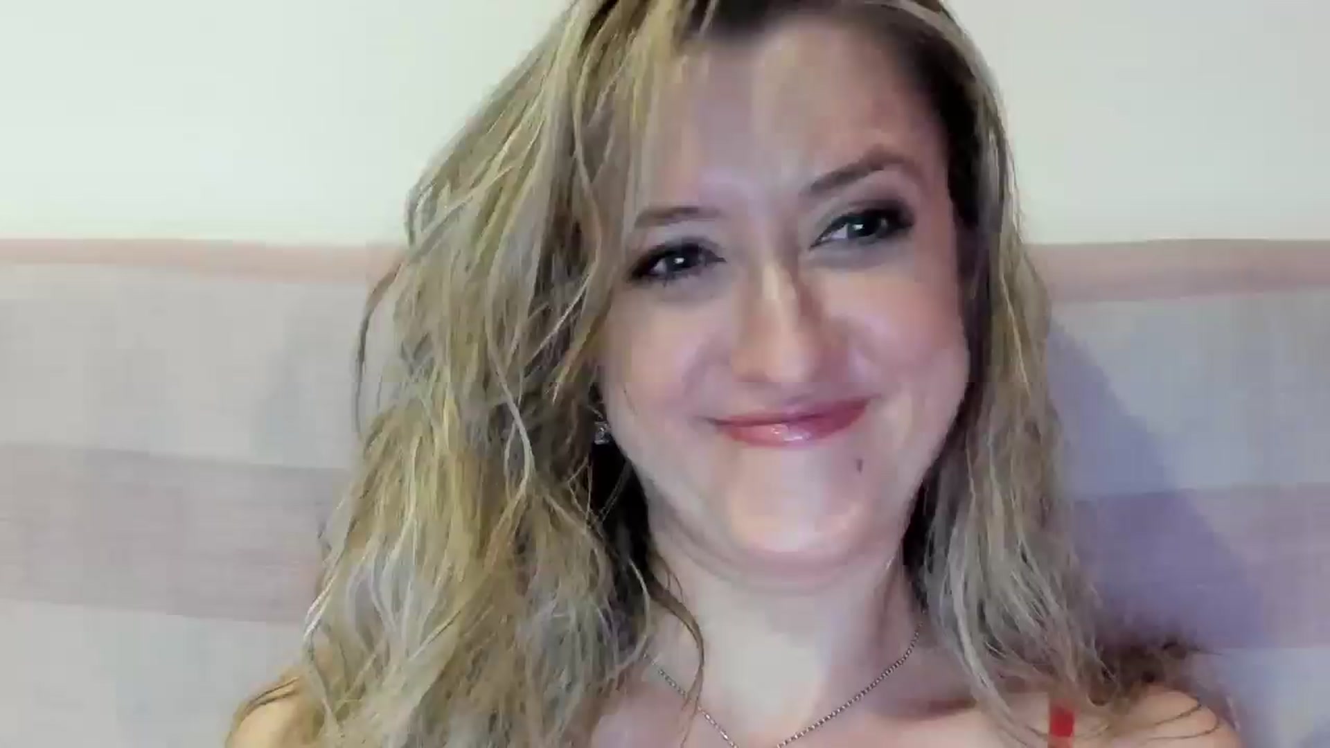 Gallery image thumbnail from BestDream's myfreecams stream on, 08/16/2025, 23:23 image 1 of 20