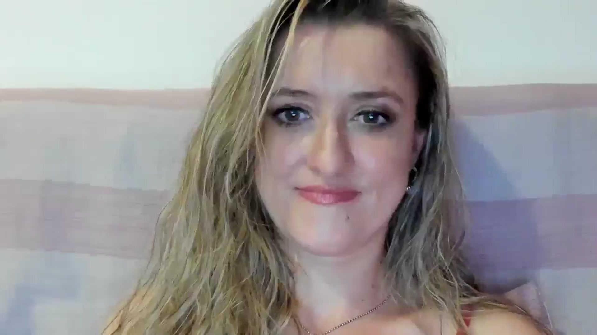 Gallery image thumbnail from BestDream's myfreecams stream on, 08/16/2025, 23:23 image 13 of 20
