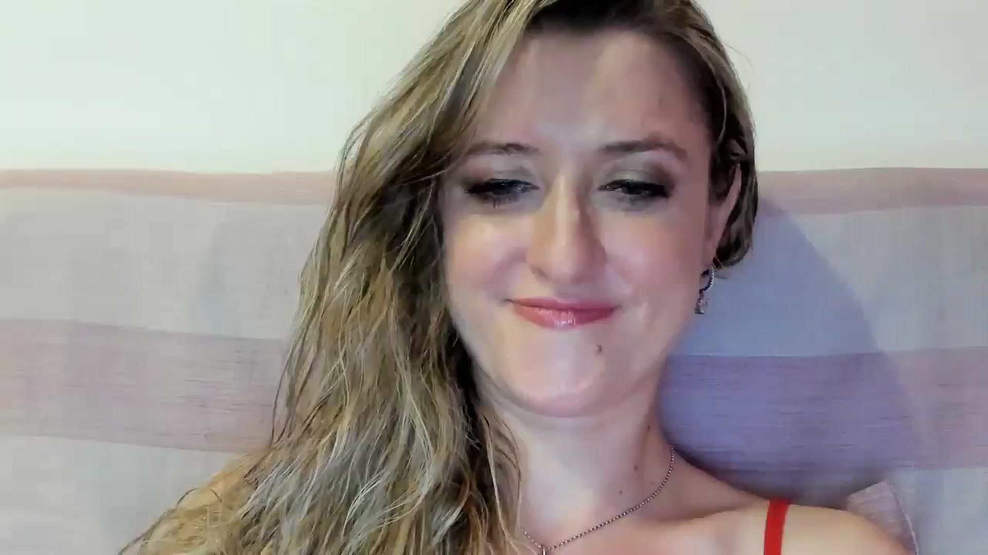 Gallery image thumbnail from BestDream's myfreecams stream on, 08/16/2025, 23:23 image 4 of 20