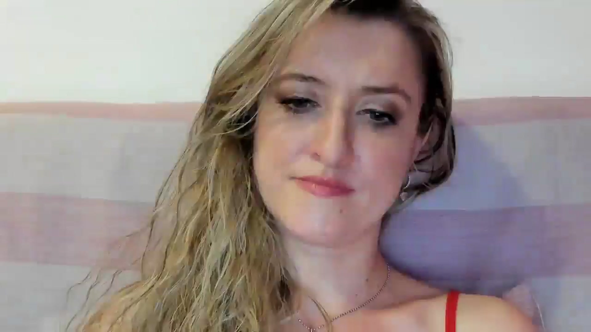 Gallery image thumbnail from BestDream's myfreecams stream on, 08/16/2025, 23:23 image 6 of 20