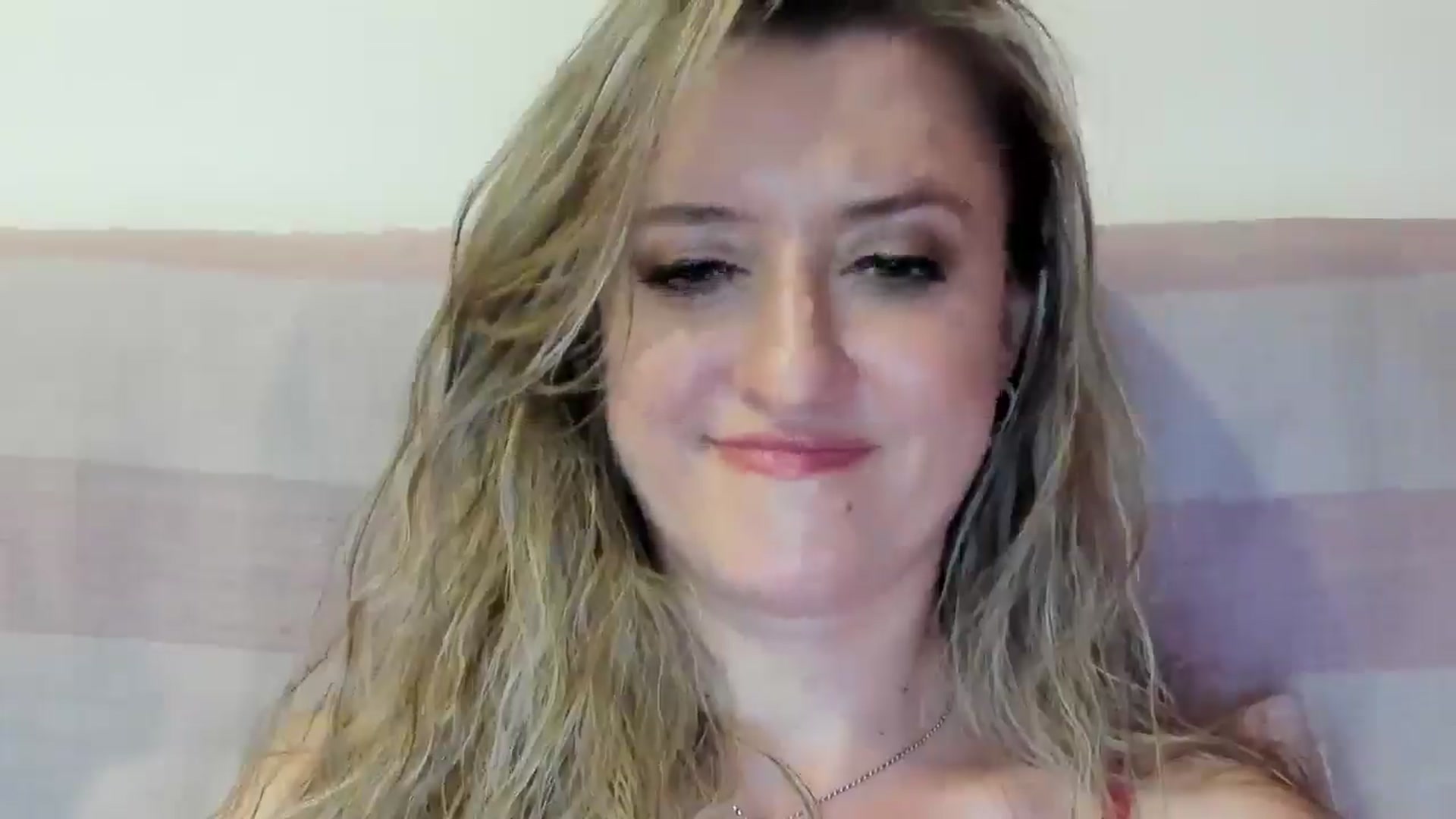 Gallery image thumbnail from BestDream's myfreecams stream on, 08/16/2025, 23:23 image 9 of 20