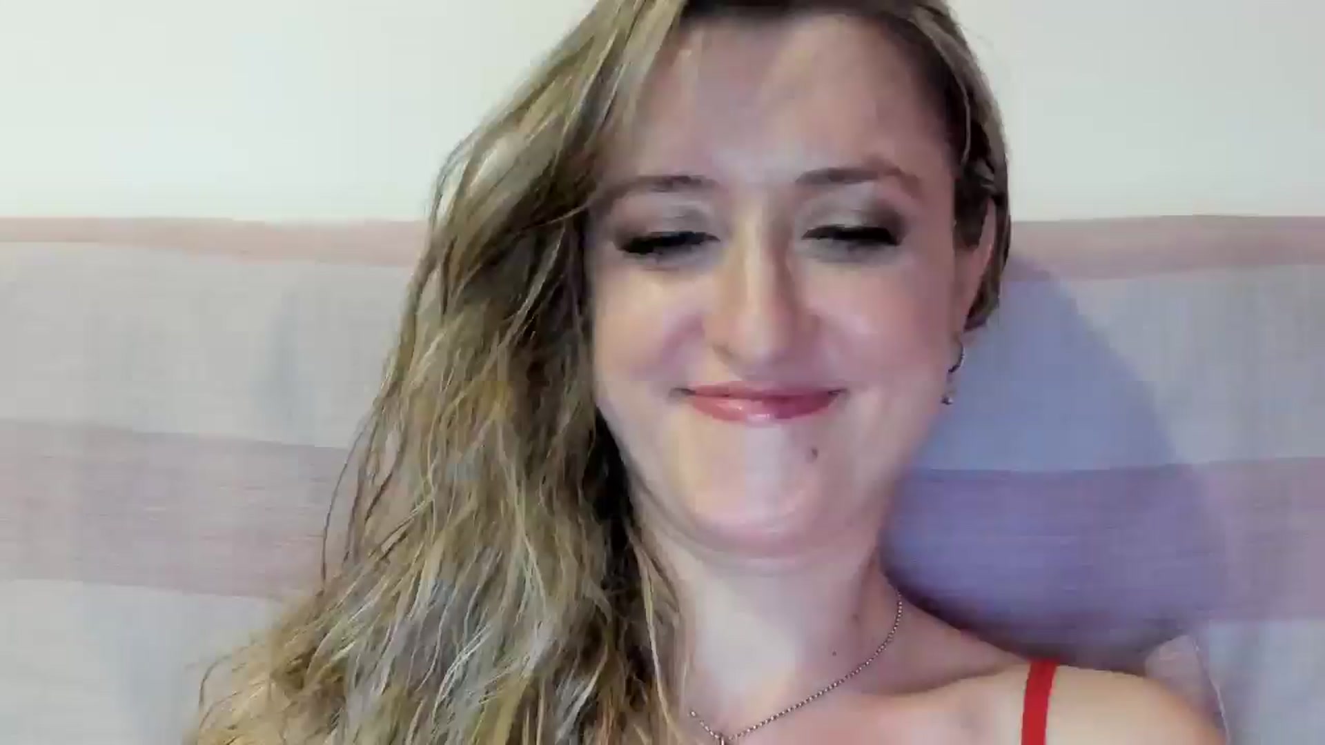 Gallery image thumbnail from BestDream's myfreecams stream on, 08/16/2025, 23:23 image 3 of 20