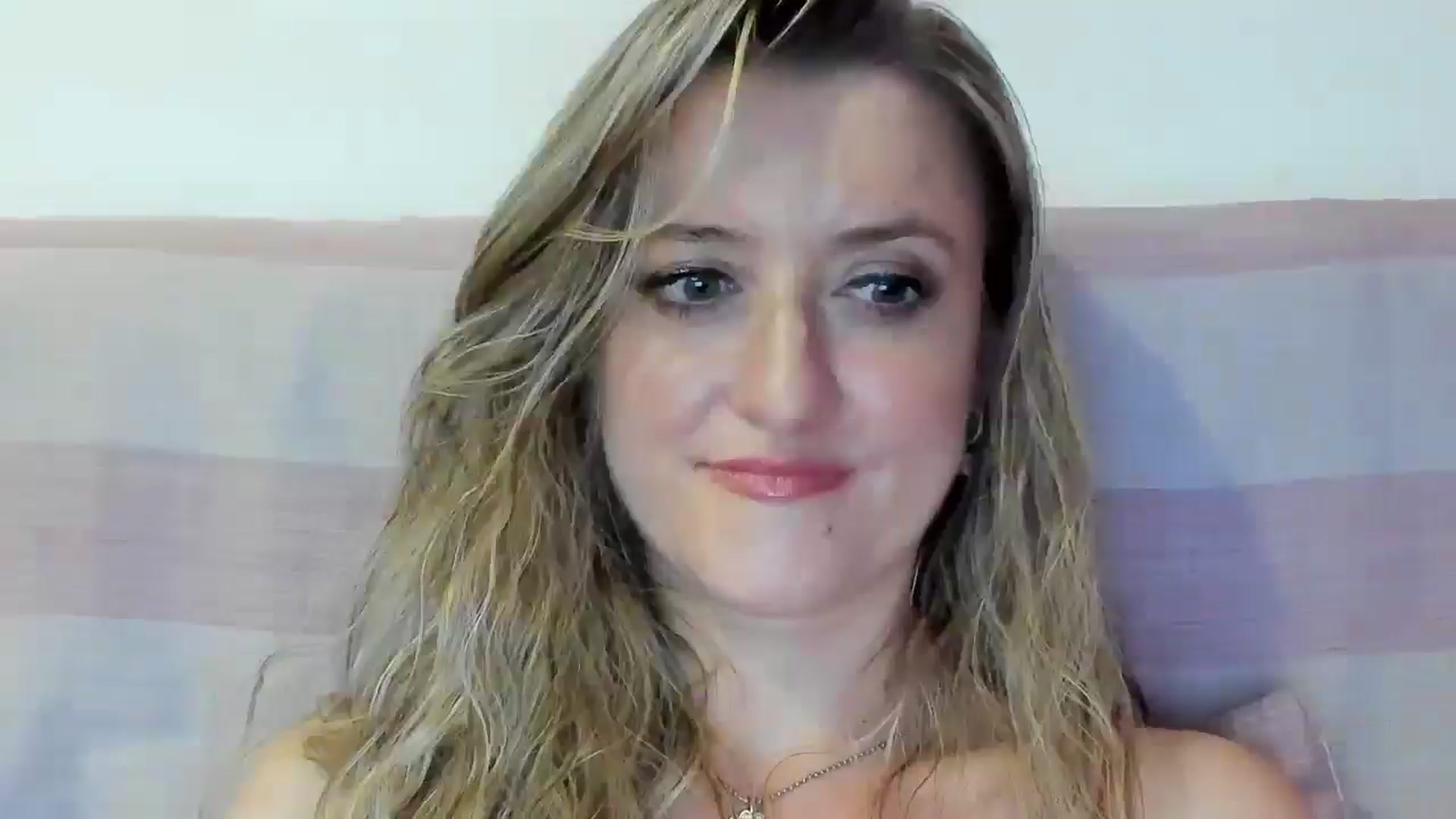 Gallery image thumbnail from BestDream's myfreecams stream on, 08/16/2025, 23:23 image 14 of 20