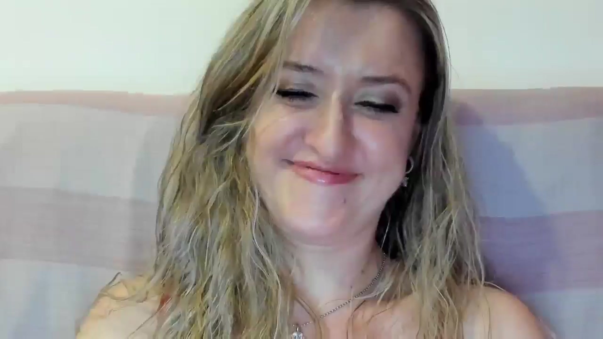 Gallery image thumbnail from BestDream's myfreecams stream on, 08/16/2025, 23:23 image 20 of 20