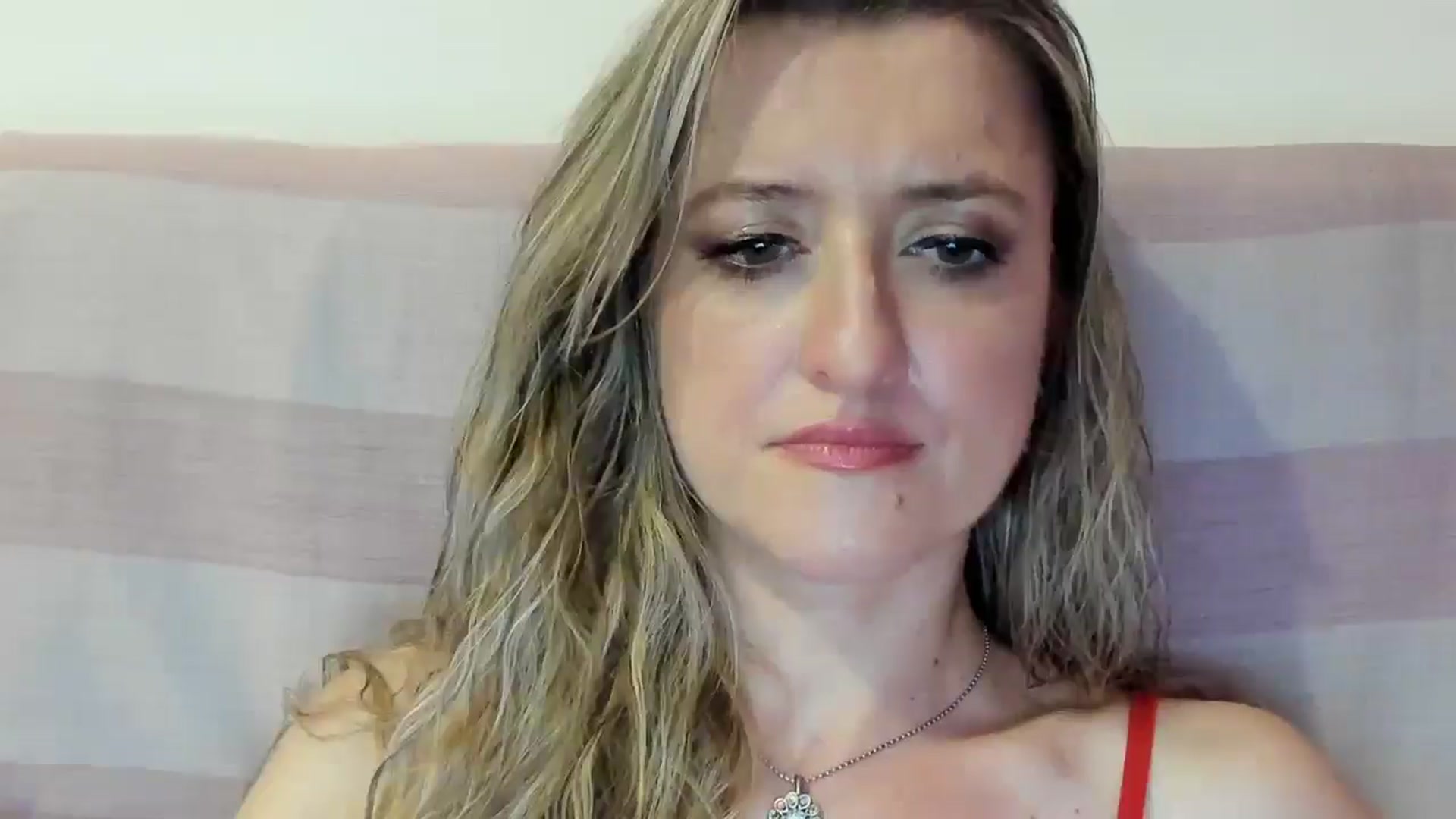 Gallery image thumbnail from BestDream's myfreecams stream on, 08/16/2025, 23:49 image 17 of 20