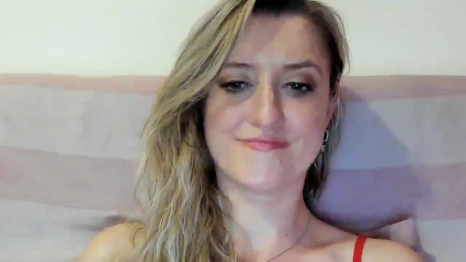 Gallery image thumbnail from BestDream's myfreecams stream on, 08/17/2025, 24:21 image 12 of 20