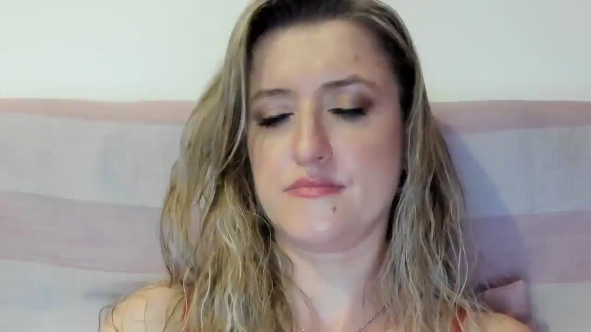 Gallery image thumbnail from BestDream's myfreecams stream on, 08/17/2025, 24:21 image 10 of 20