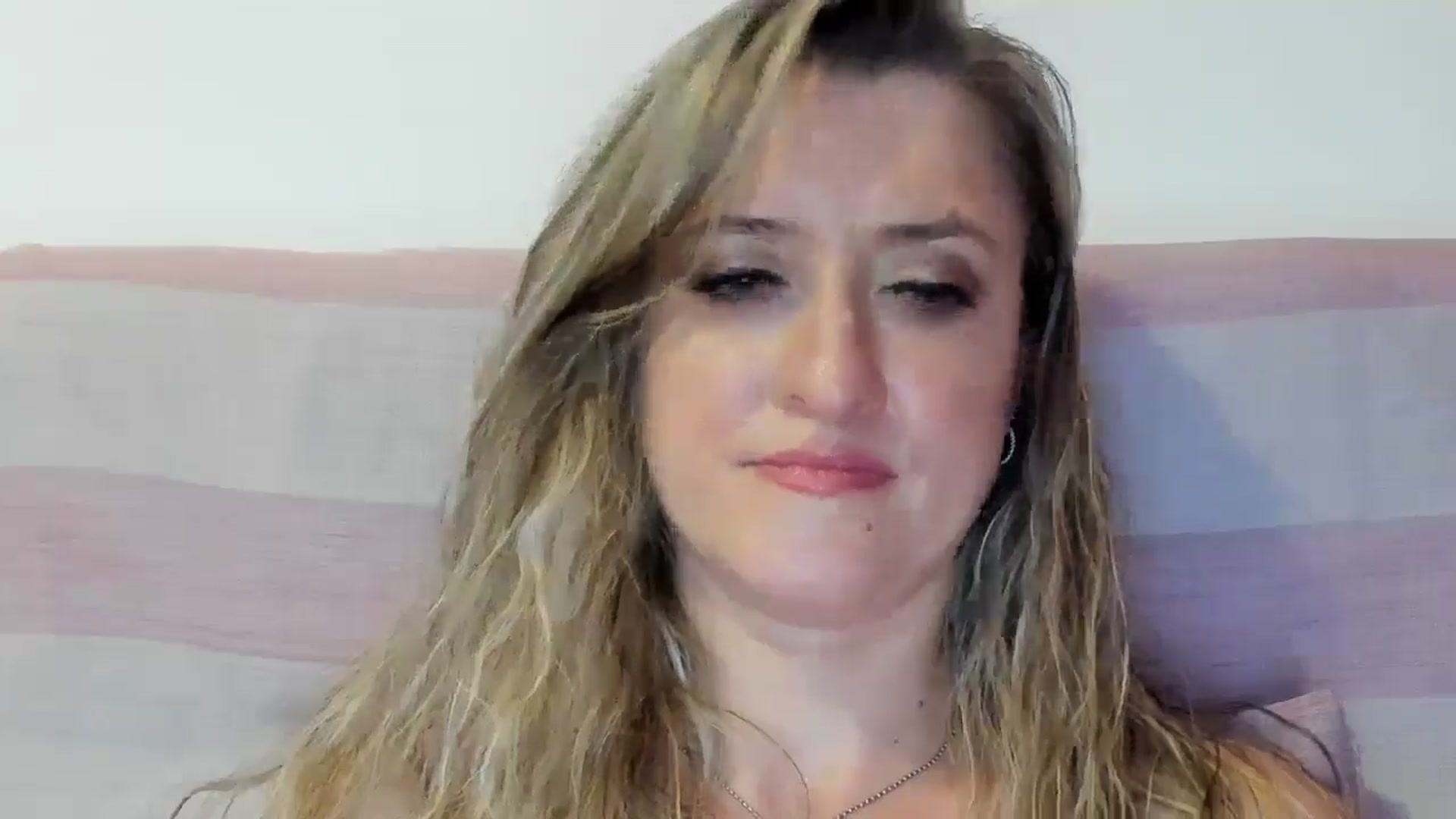 Gallery image thumbnail from BestDream's myfreecams stream on, 08/17/2025, 24:21 image 20 of 20
