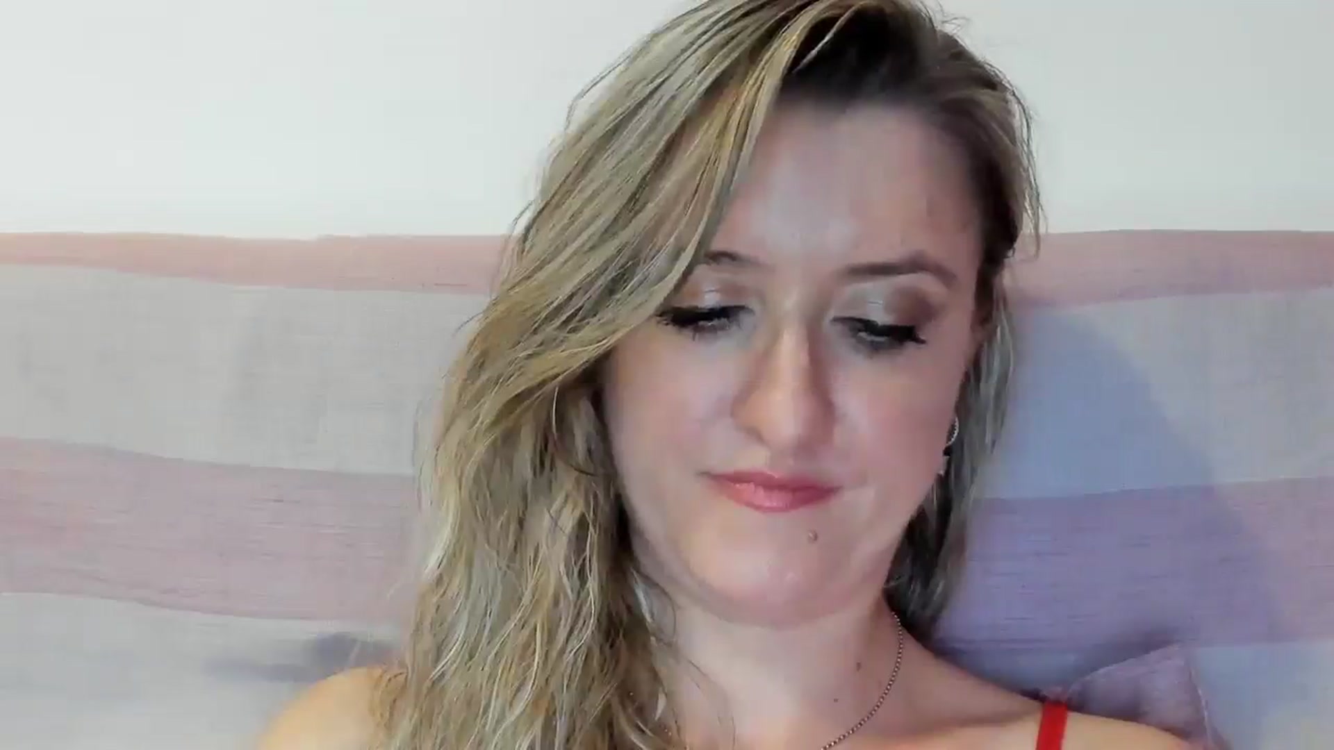 Gallery image thumbnail from BestDream's myfreecams stream on, 08/17/2025, 24:21 image 15 of 20