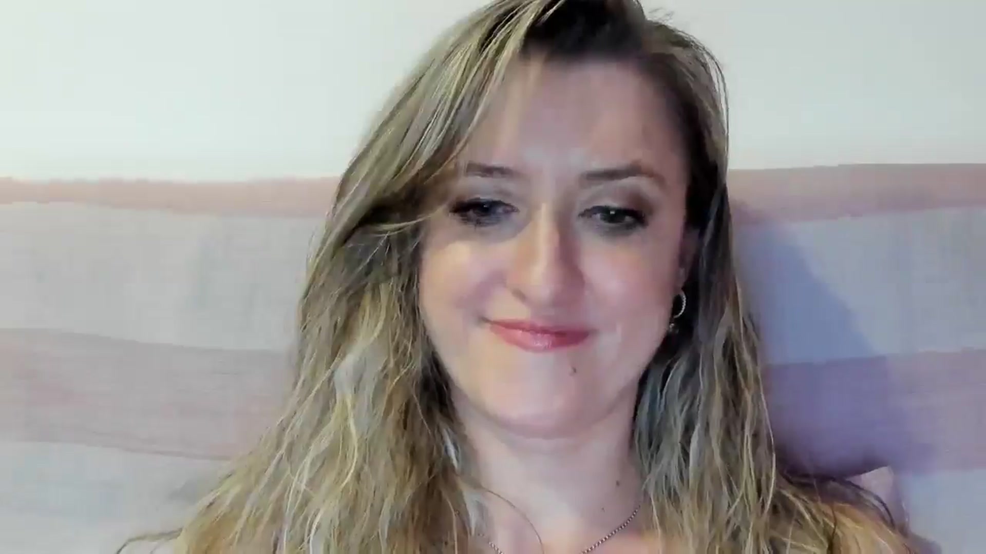 Gallery image thumbnail from BestDream's myfreecams stream on, 08/17/2025, 24:21 image 19 of 20
