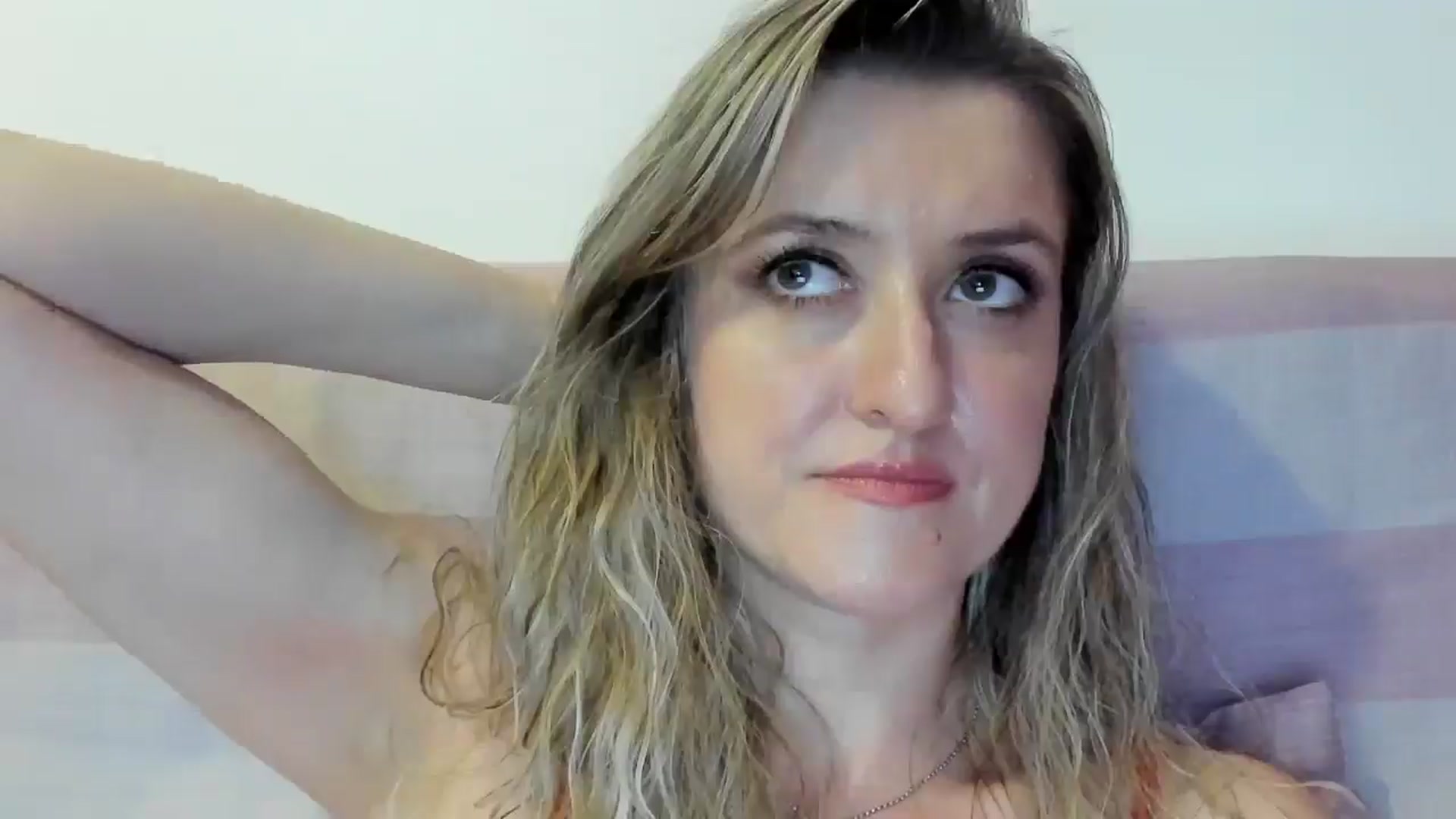 Gallery image thumbnail from BestDream's myfreecams stream on, 08/17/2025, 24:21 image 4 of 20