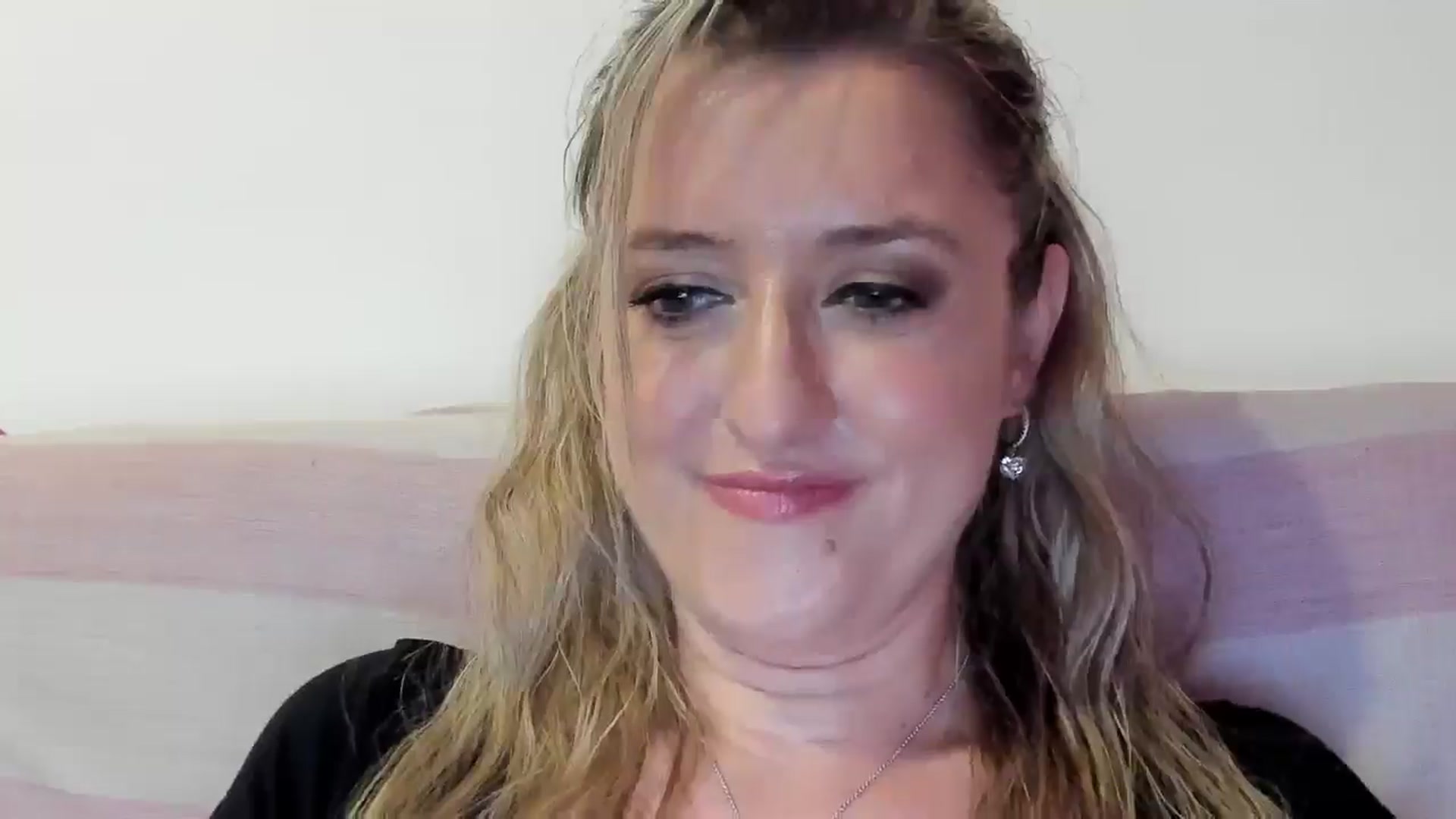 Gallery image thumbnail from BestDream's myfreecams stream on, 08/17/2025, 22:39 image 3 of 20