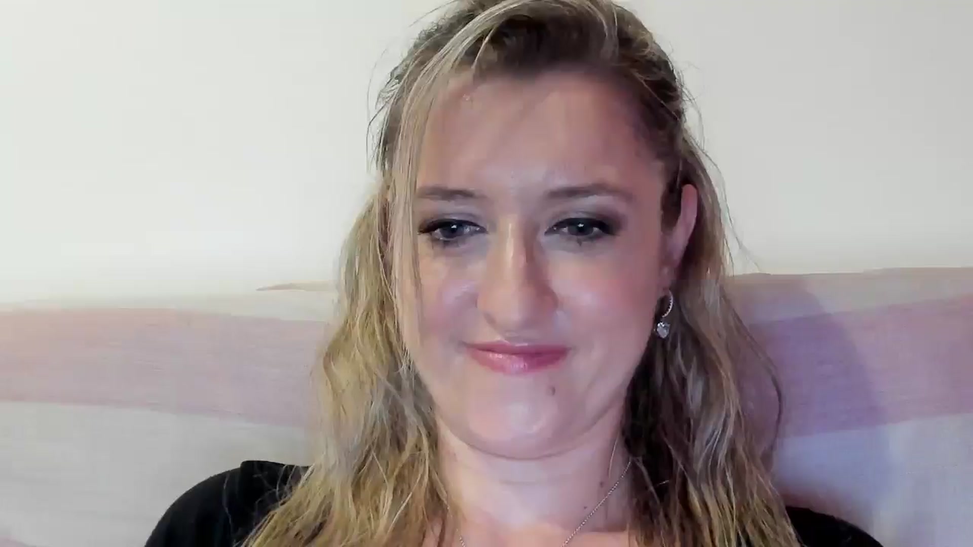 Gallery image thumbnail from BestDream's myfreecams stream on, 08/17/2025, 22:39 image 10 of 20
