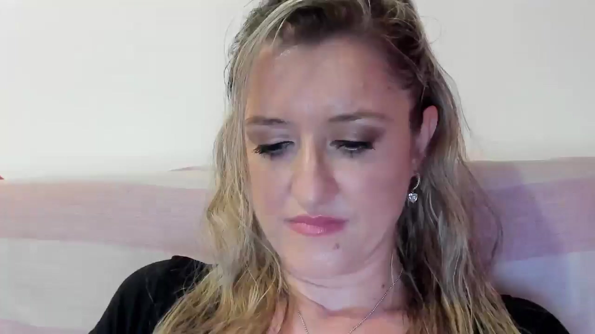 Gallery image thumbnail from BestDream's myfreecams stream on, 08/17/2025, 22:39 image 5 of 20