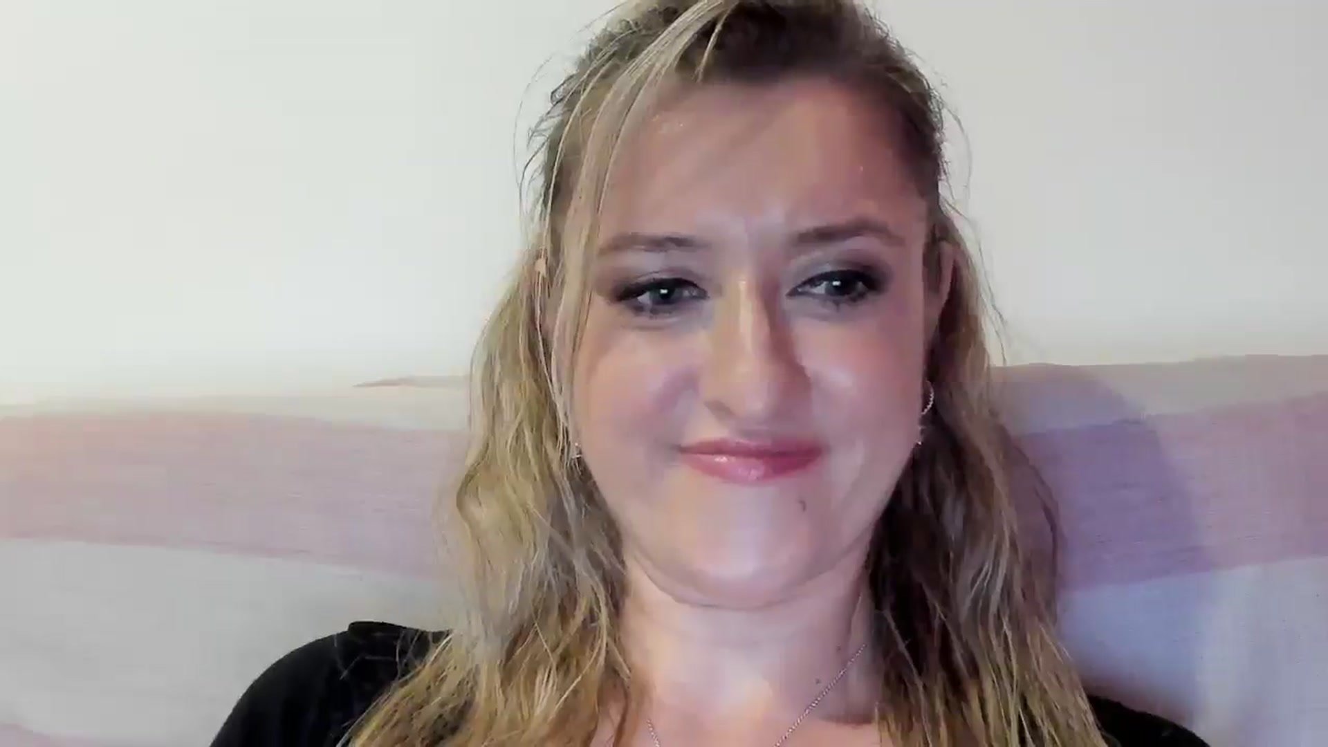 Gallery image thumbnail from BestDream's myfreecams stream on, 08/17/2025, 22:39 image 13 of 20