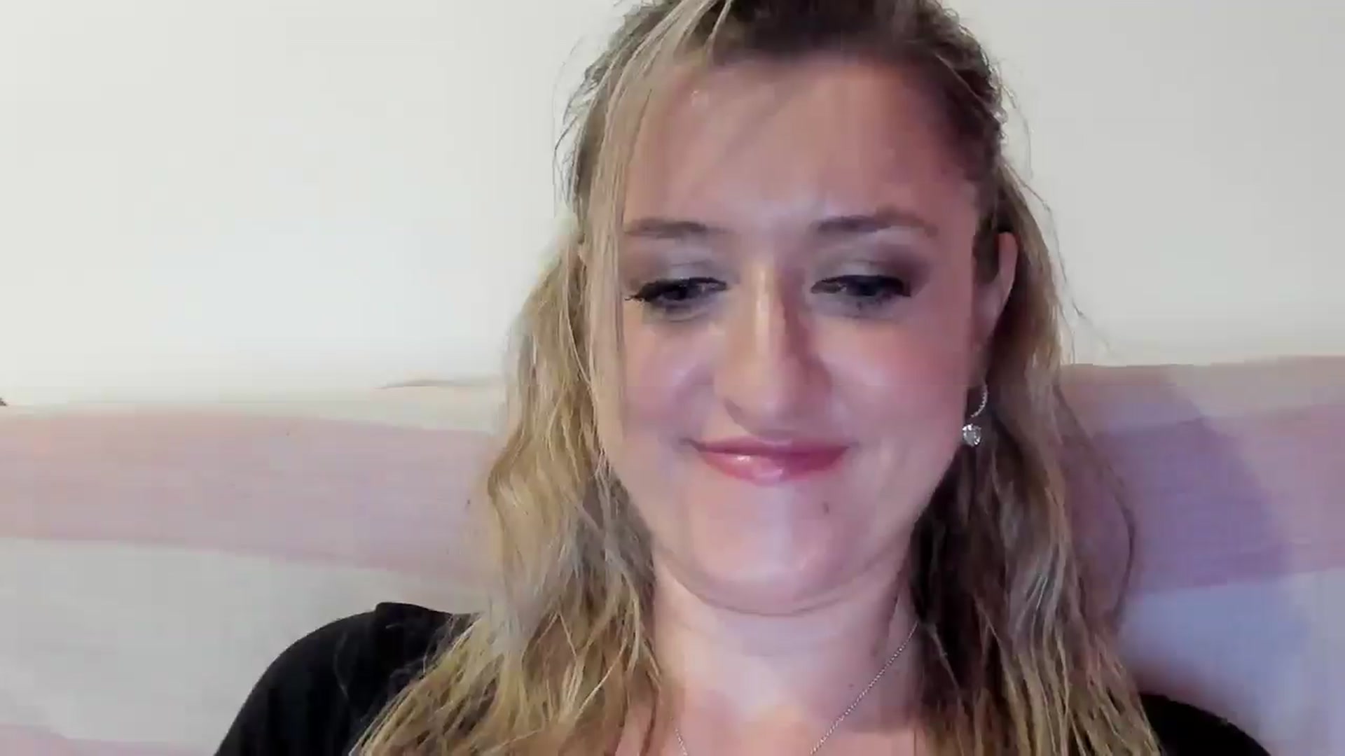 Gallery image thumbnail from BestDream's myfreecams stream on, 08/17/2025, 22:39 image 6 of 20