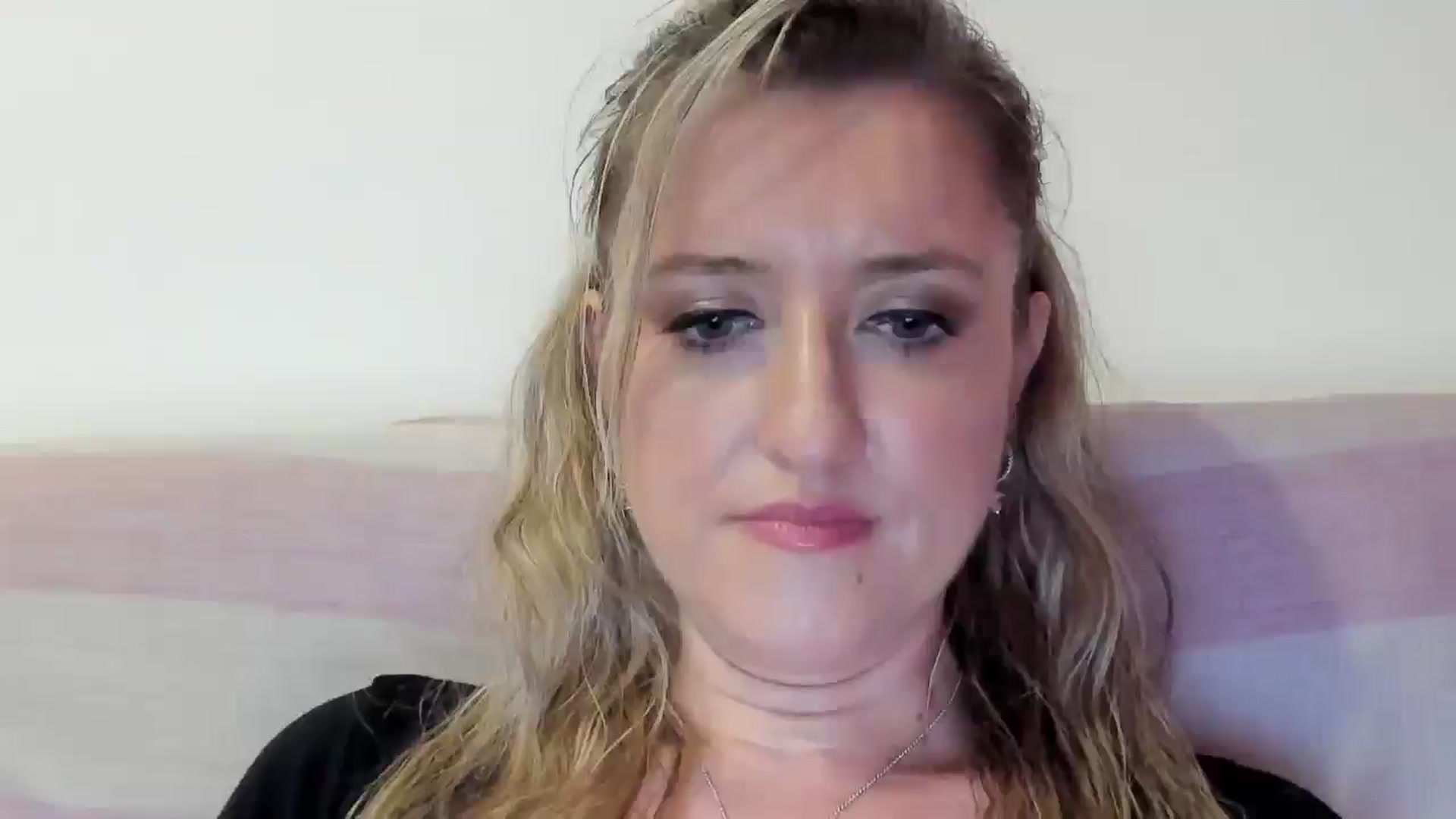 Gallery image thumbnail from BestDream's myfreecams stream on, 08/17/2025, 22:39 image 14 of 20