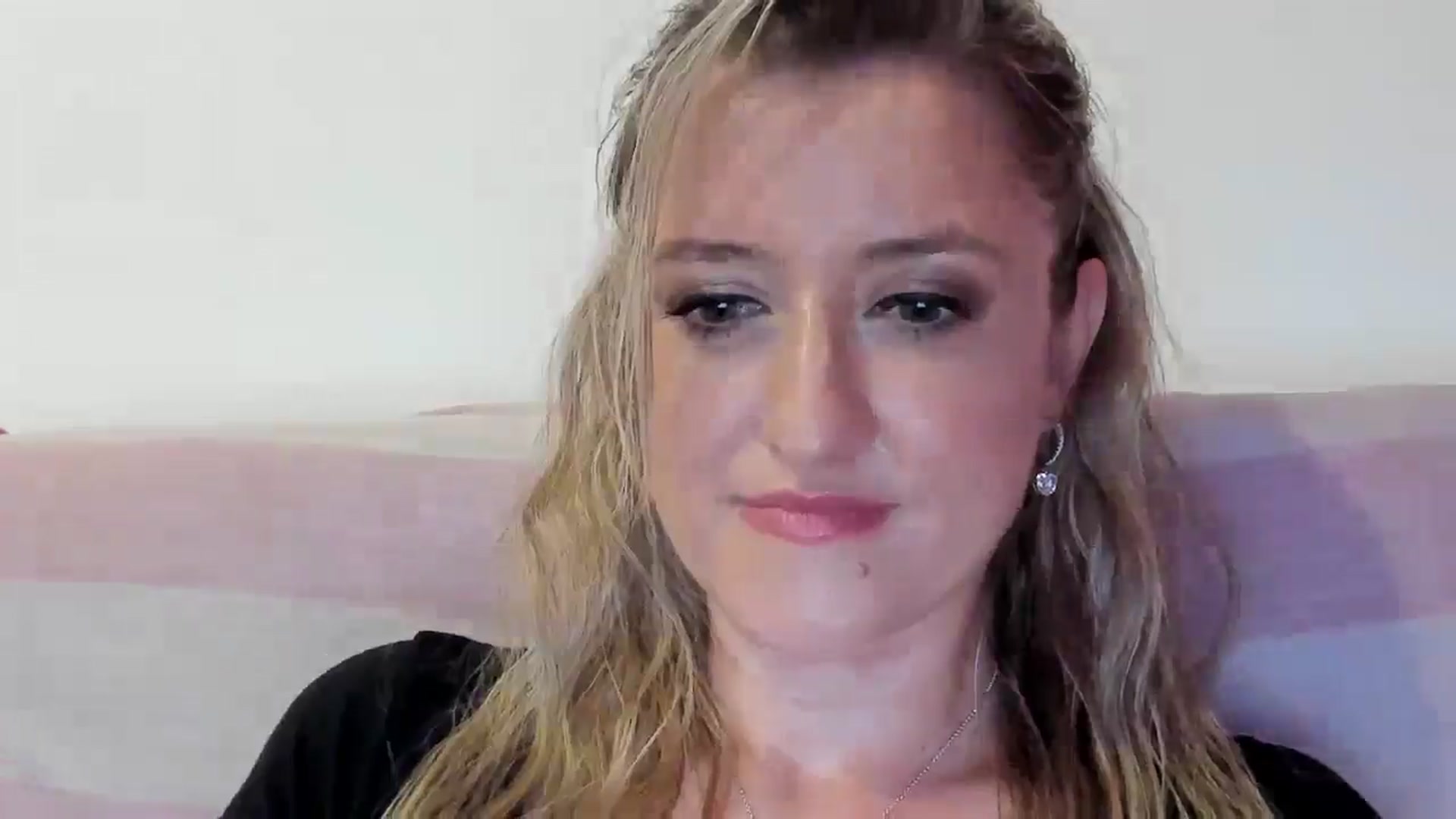Gallery image thumbnail from BestDream's myfreecams stream on, 08/17/2025, 22:39 image 4 of 20