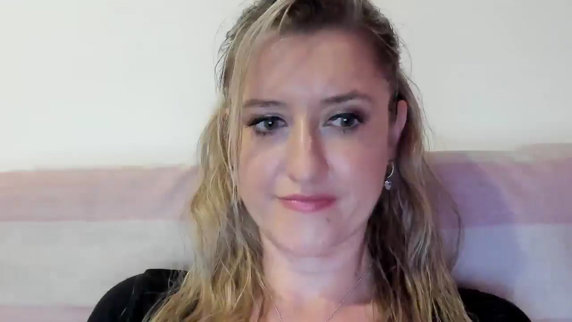 Gallery image thumbnail from BestDream's myfreecams stream on, 08/17/2025, 22:39 image 15 of 20