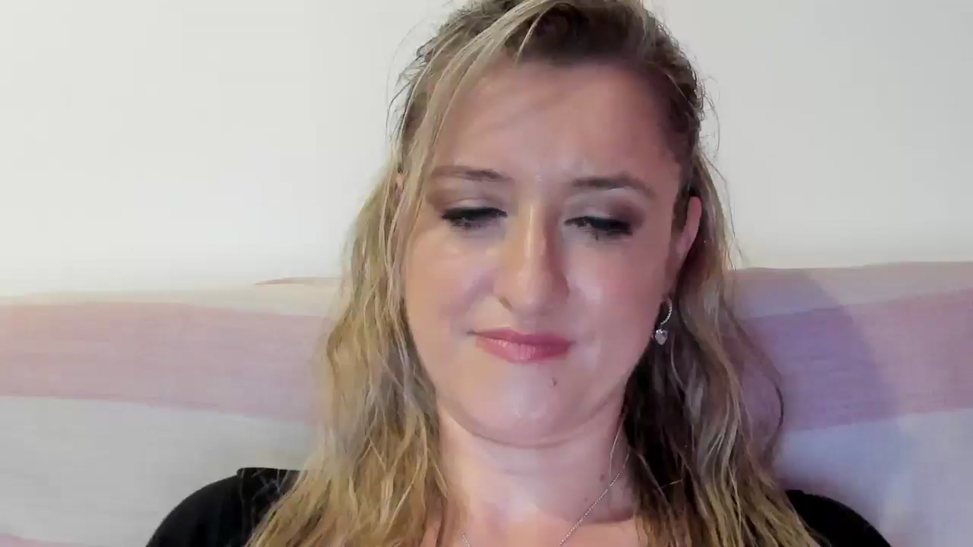 Gallery image thumbnail from BestDream's myfreecams stream on, 08/17/2025, 22:39 image 11 of 20