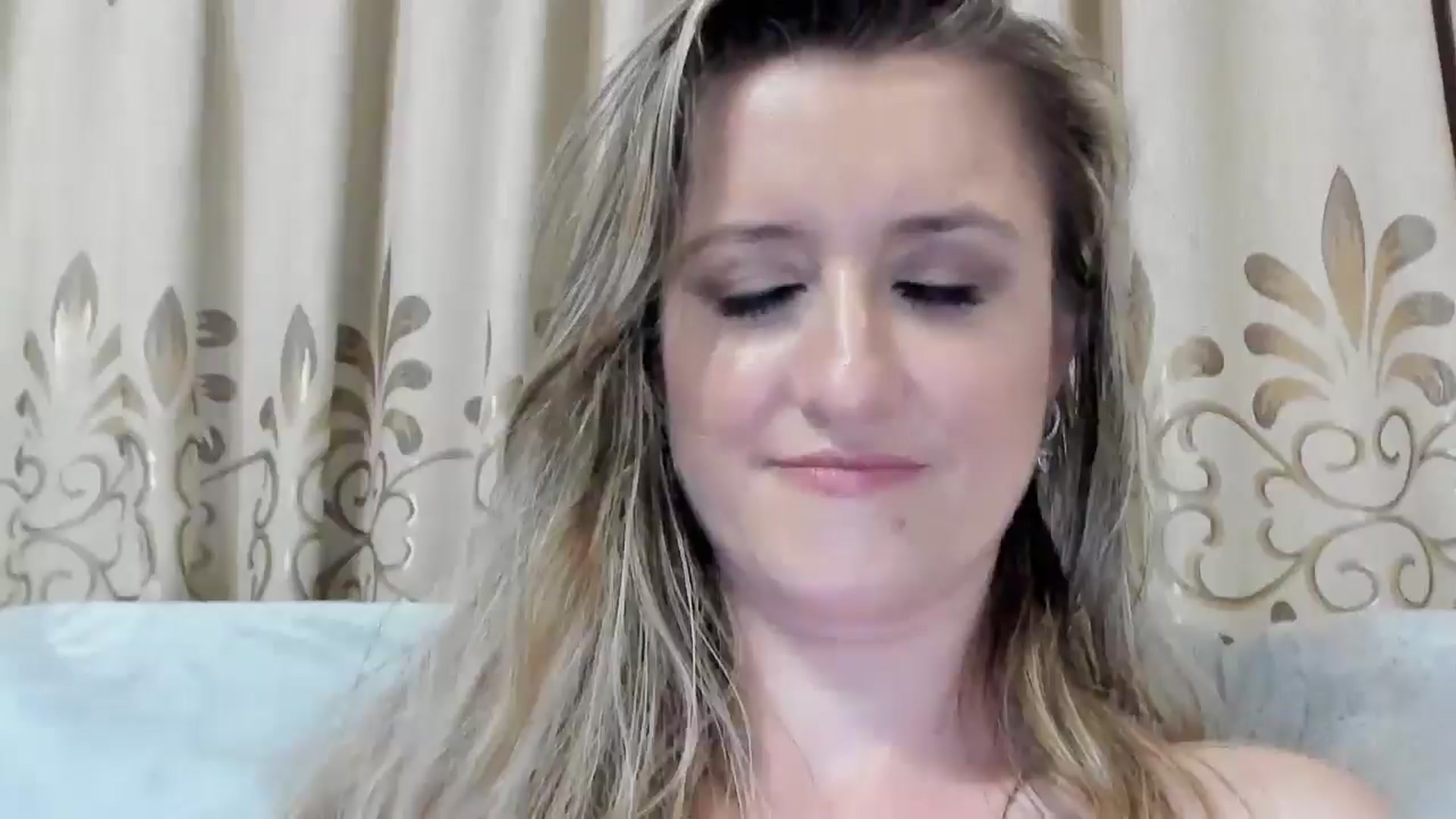 Gallery image thumbnail from BestDream's myfreecams stream on, 08/23/2025, 24:18 image 17 of 20