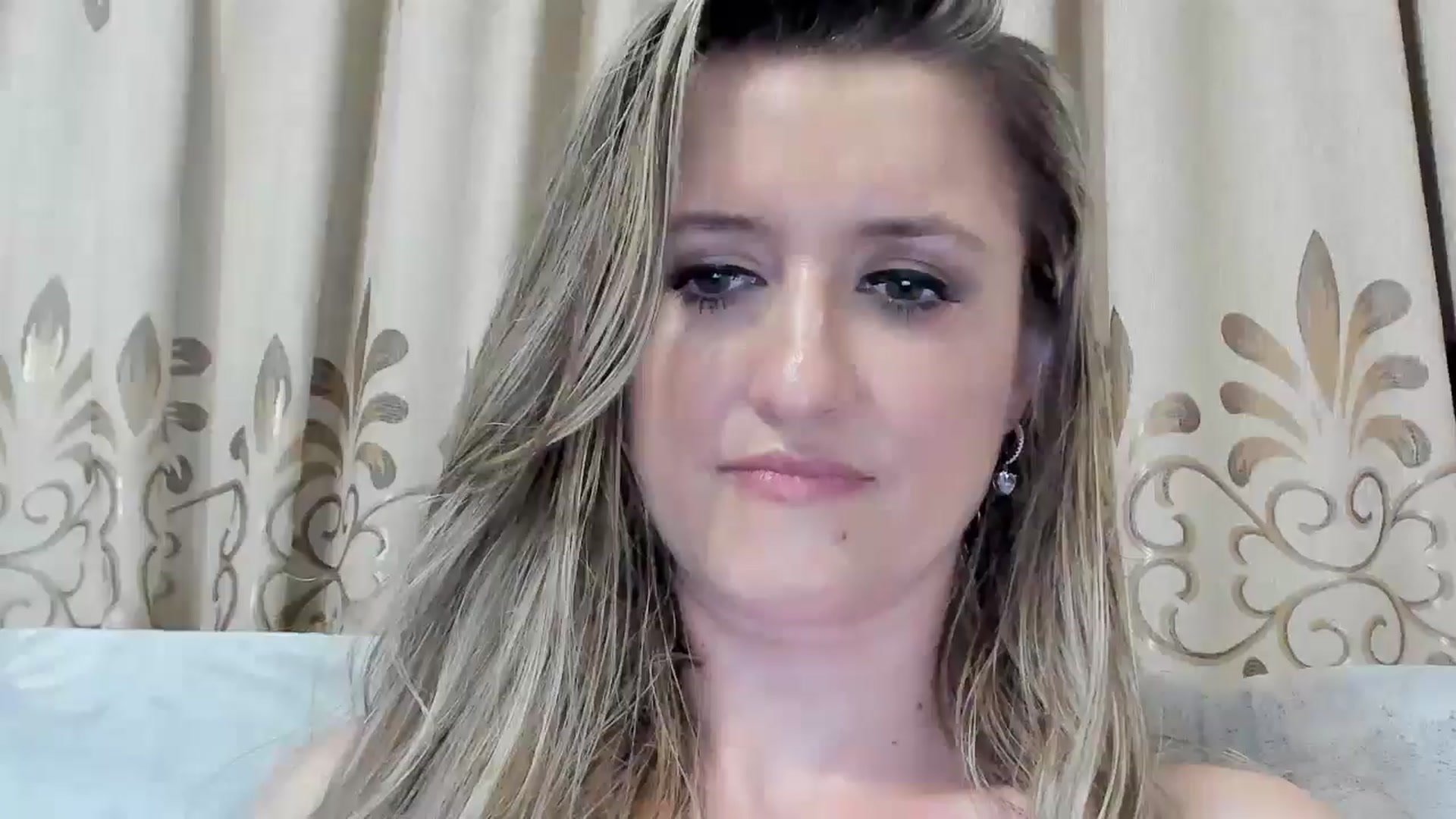 Gallery image thumbnail from BestDream's myfreecams stream on, 08/23/2025, 01:10 image 16 of 20