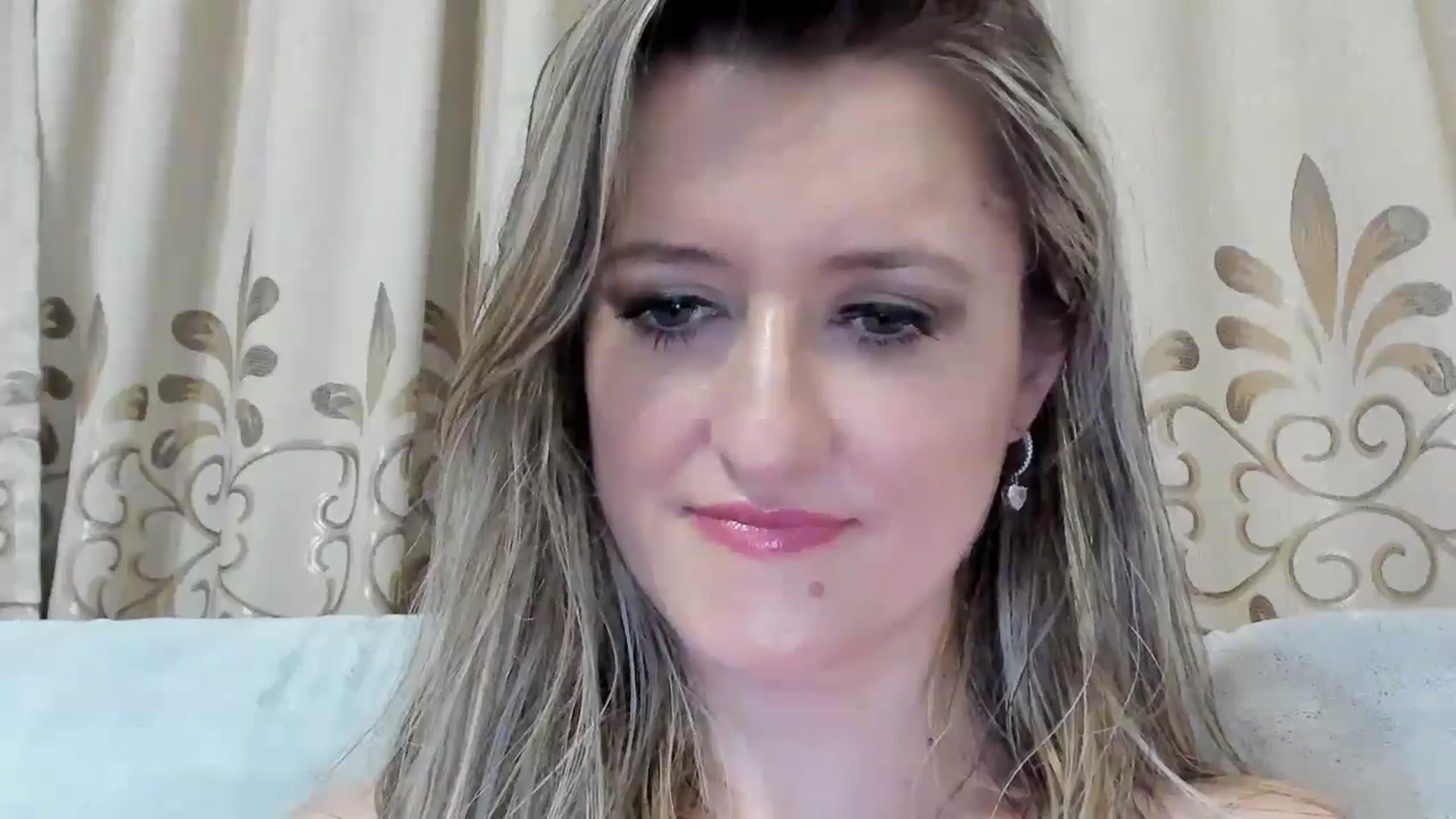 Gallery image thumbnail from BestDream's myfreecams stream on, 08/23/2025, 21:08 image 8 of 20