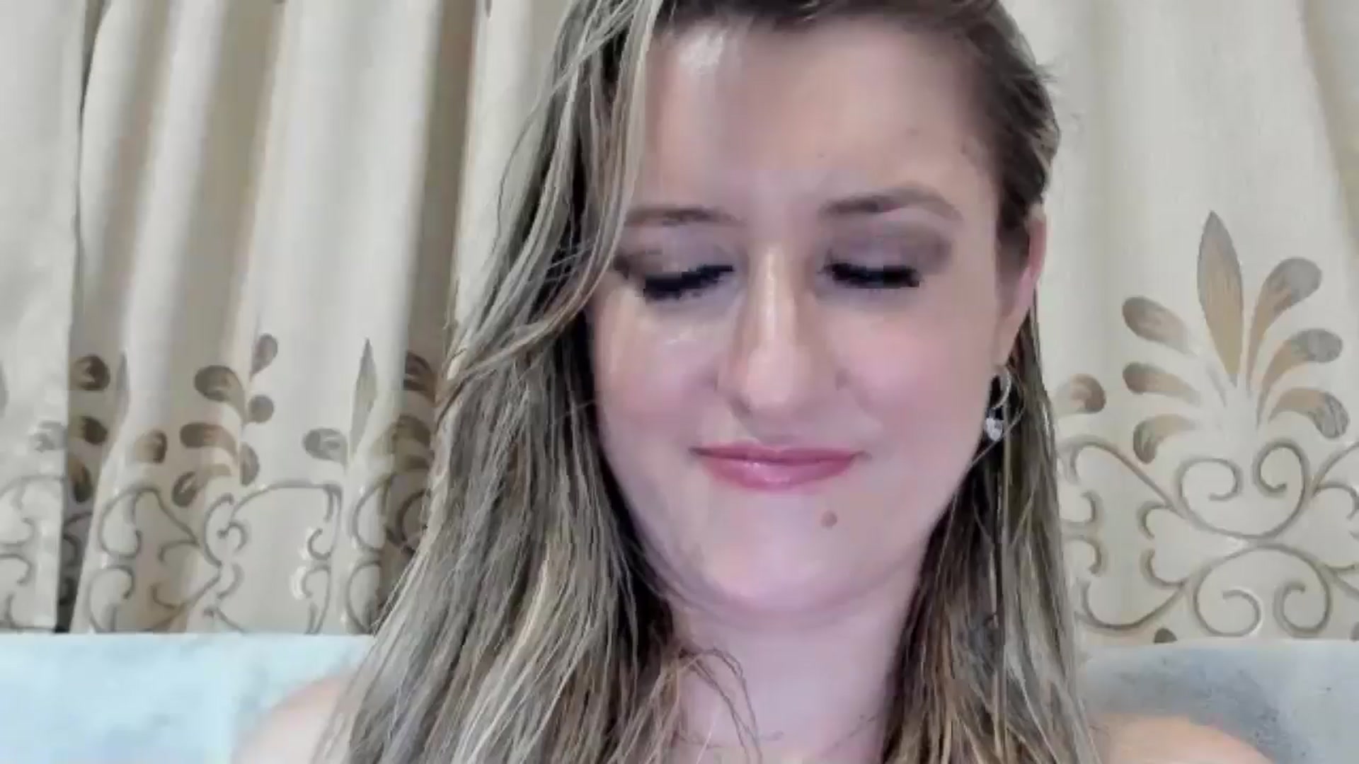 Gallery image thumbnail from BestDream's myfreecams stream on, 08/24/2025, 24:16 image 16 of 20