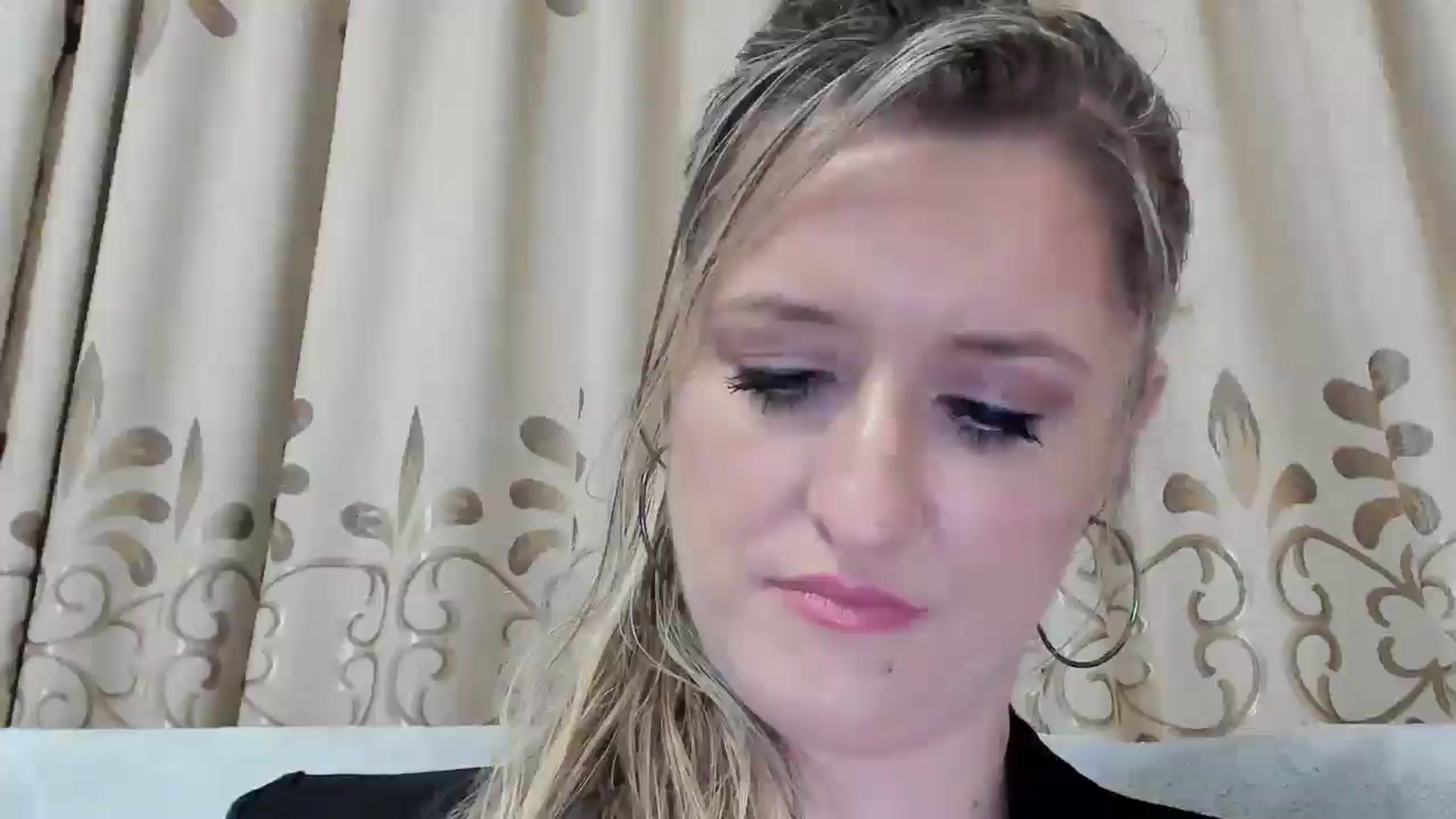 Gallery image thumbnail from BestDream's myfreecams stream on, 08/24/2025, 22:55 image 10 of 20
