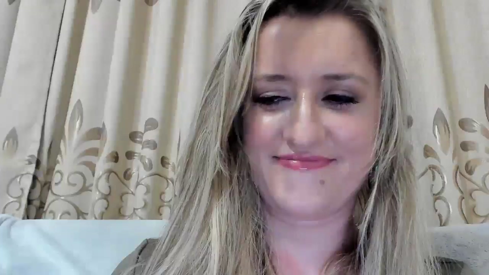 Gallery image thumbnail from BestDream's myfreecams stream on, 08/27/2025, 22:40 image 10 of 20