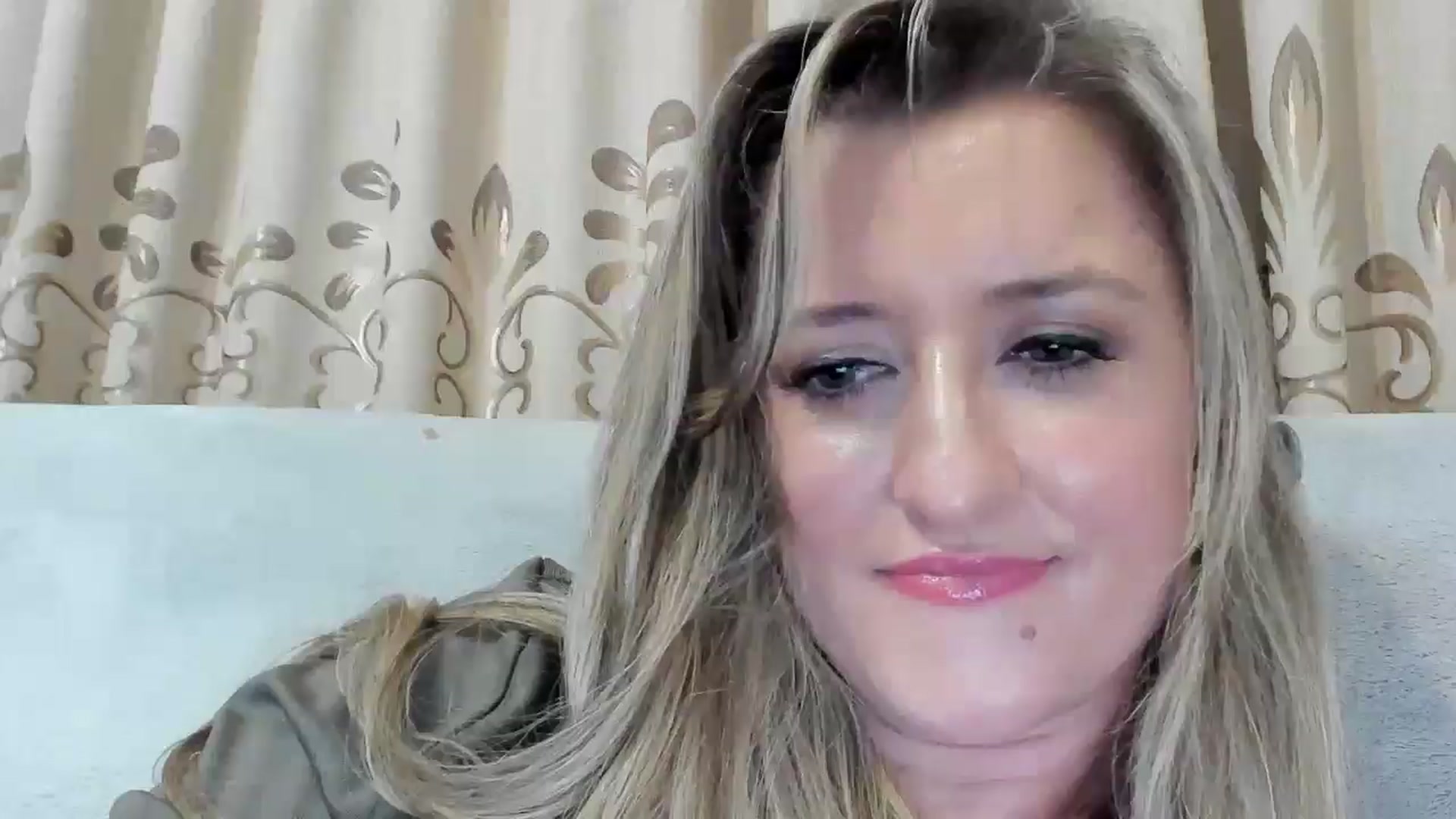 Gallery image thumbnail from BestDream's myfreecams stream on, 08/27/2025, 23:34 image 17 of 20