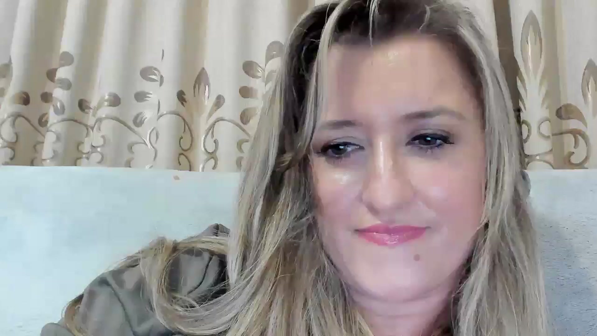 Gallery image thumbnail from BestDream's myfreecams stream on, 08/27/2025, 23:34 image 12 of 20