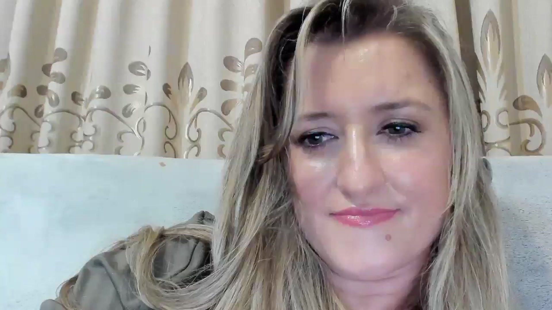 Gallery image thumbnail from BestDream's myfreecams stream on, 08/27/2025, 23:34 image 16 of 20