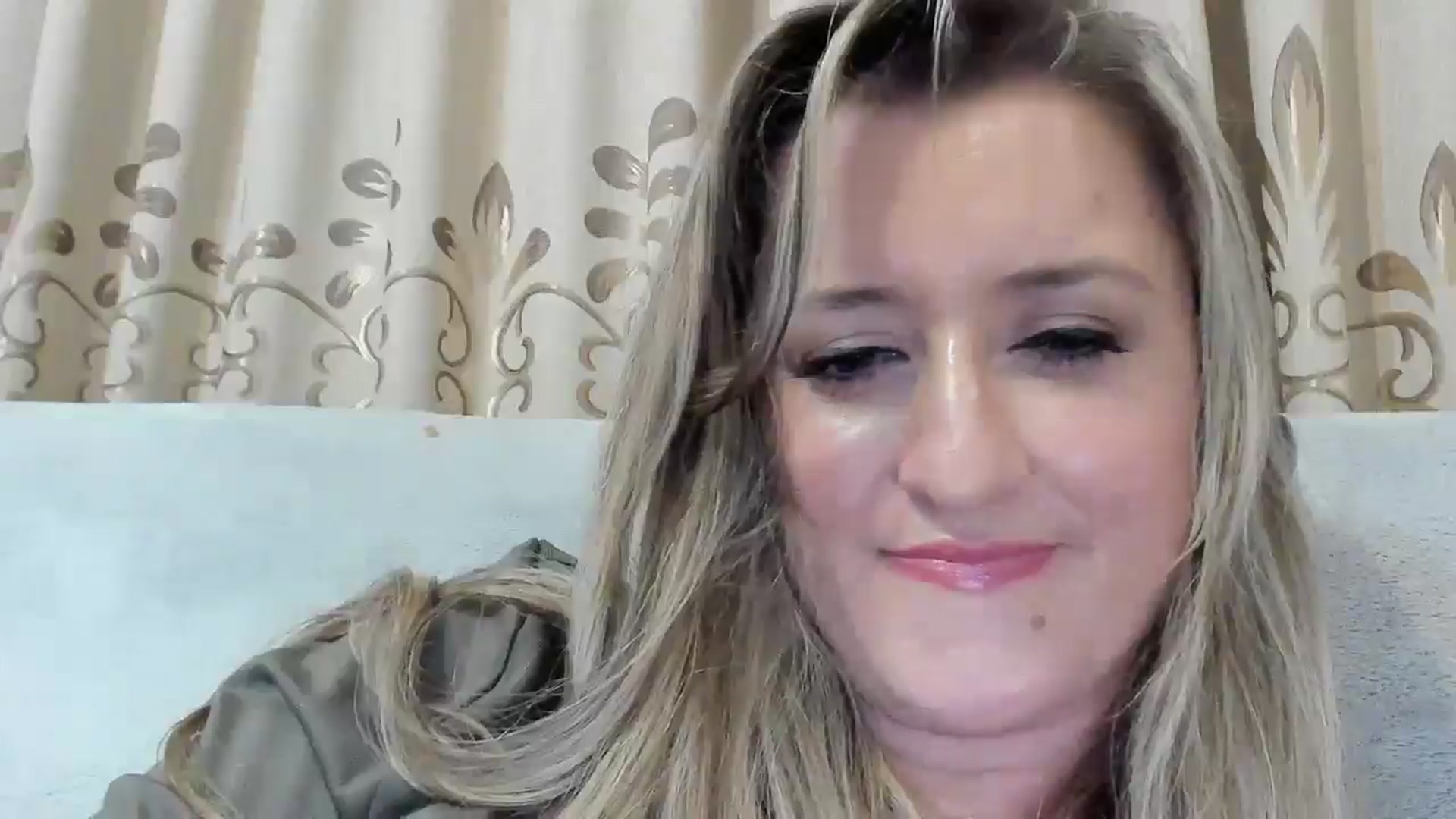 Gallery image thumbnail from BestDream's myfreecams stream on, 08/27/2025, 23:34 image 13 of 20