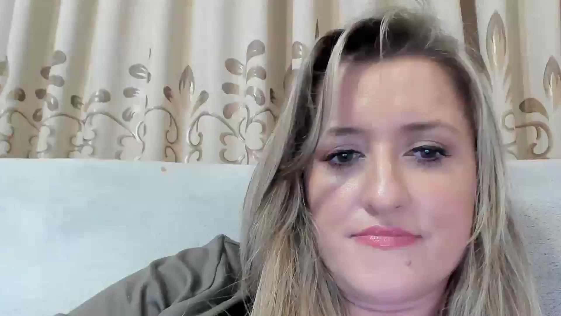 Gallery image thumbnail from BestDream's myfreecams stream on, 08/27/2025, 23:52 image 2 of 20