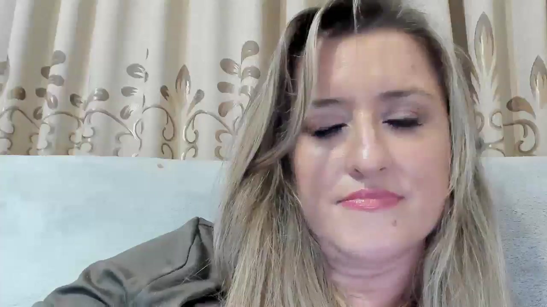 Gallery image thumbnail from BestDream's myfreecams stream on, 08/27/2025, 23:52 image 16 of 20