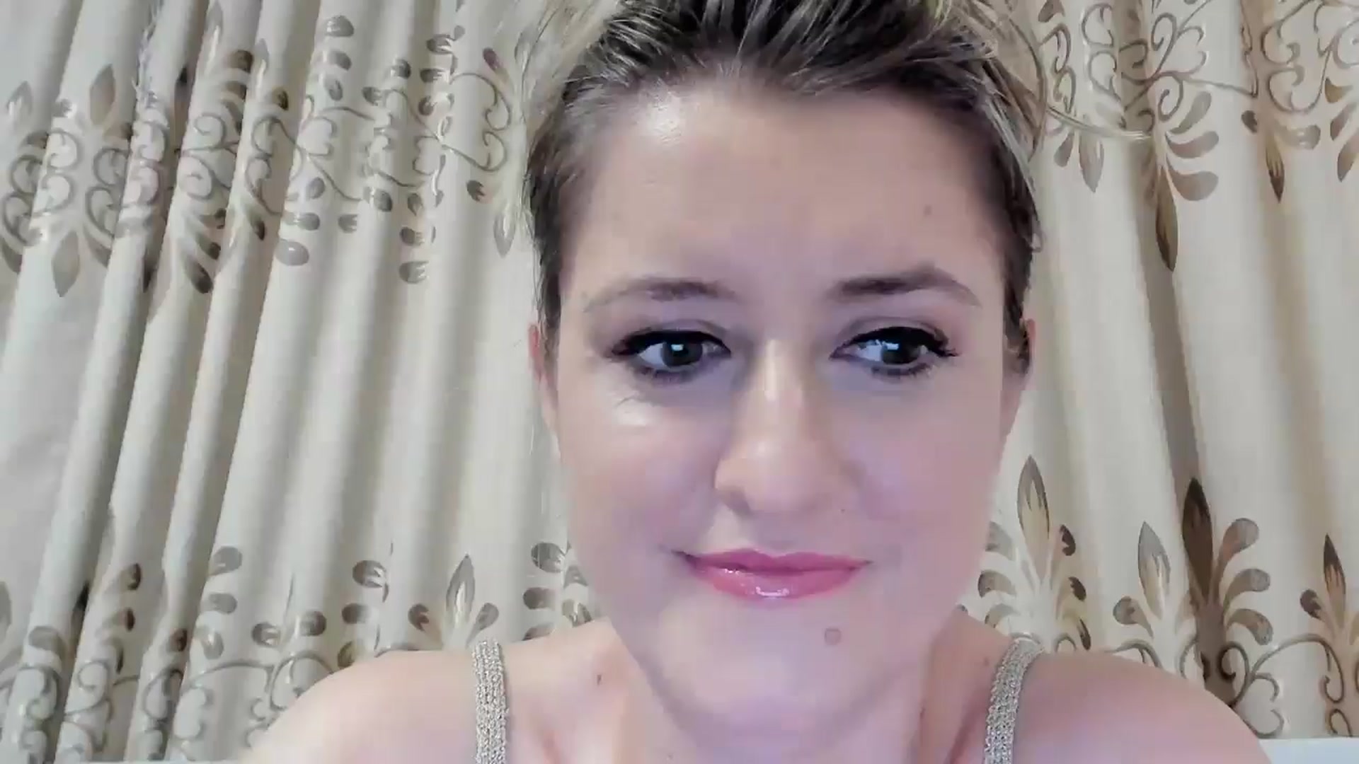 Gallery image thumbnail from BestDream's myfreecams stream on, 08/30/2025, 22:28 image 14 of 20
