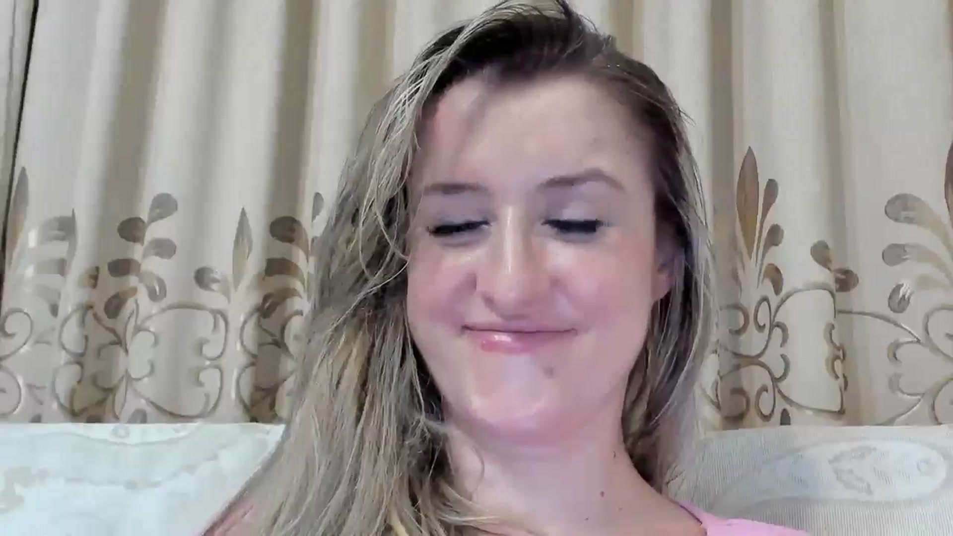 Gallery image thumbnail from BestDream's myfreecams stream on, 09/06/2025, 24:00 image 18 of 20